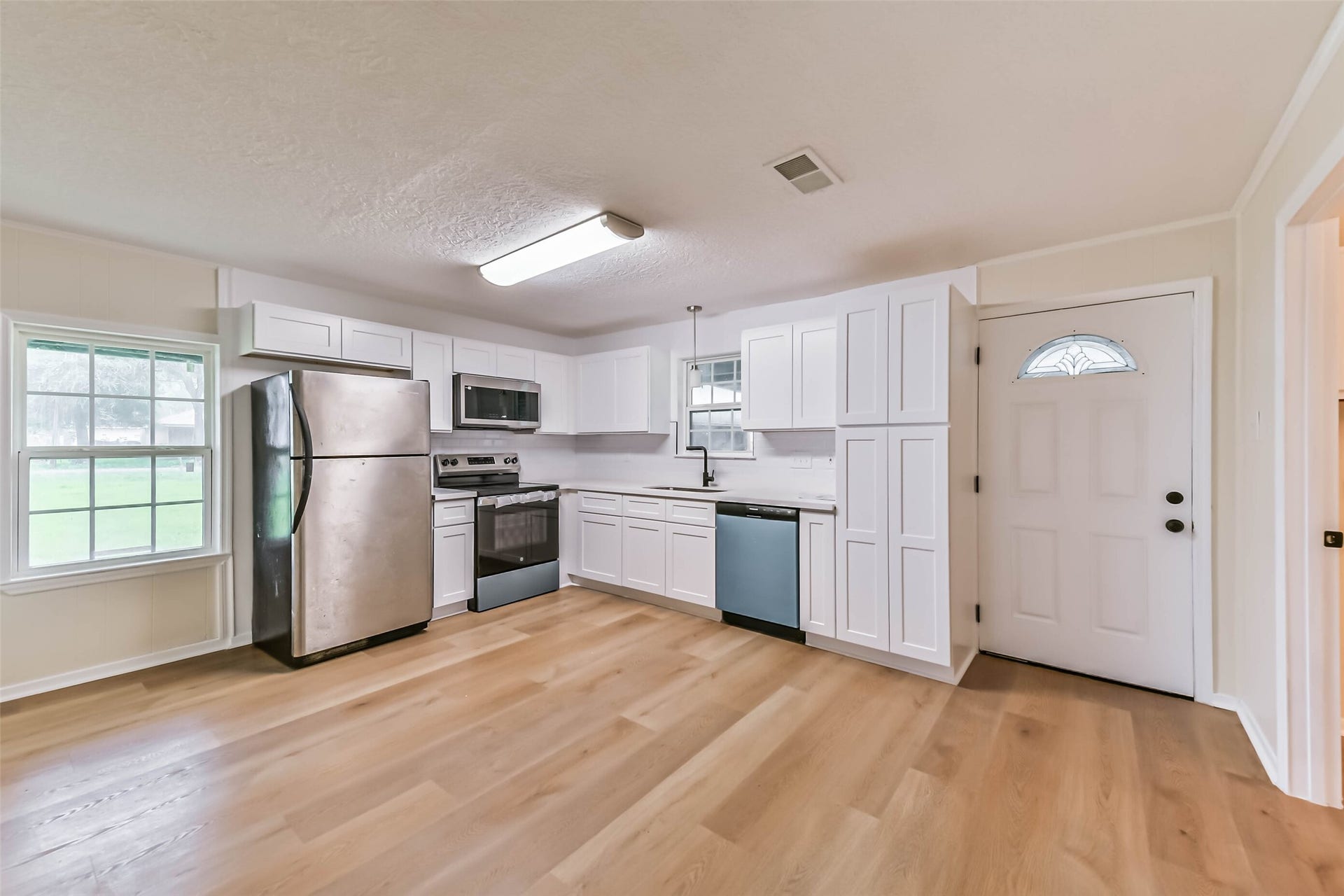 11830 15th Street, Santa Fe, TX 77510 11830 15th Street, Santa Fe, TX 77510