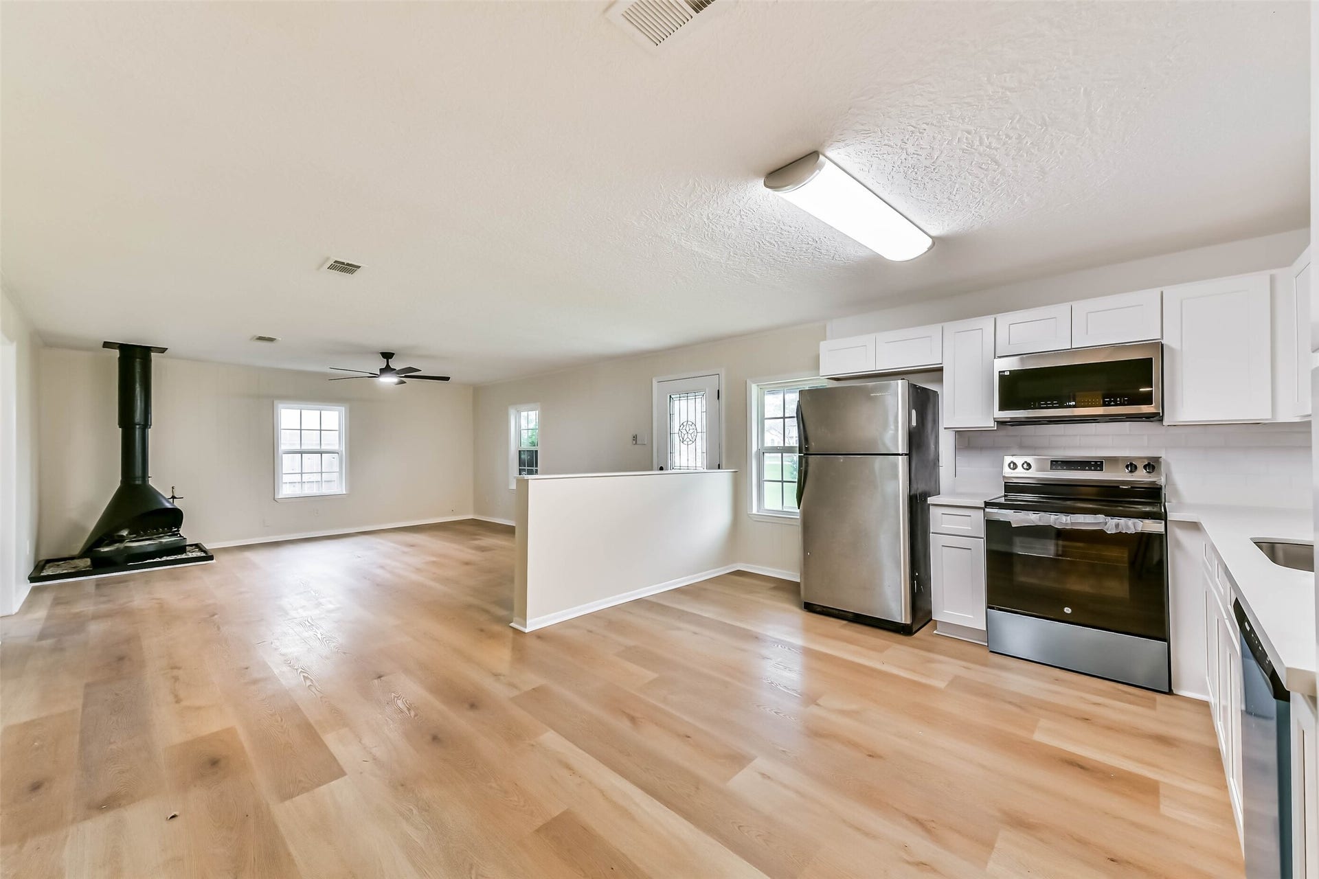 11830 15th Street, Santa Fe, TX 77510 11830 15th Street, Santa Fe, TX 77510