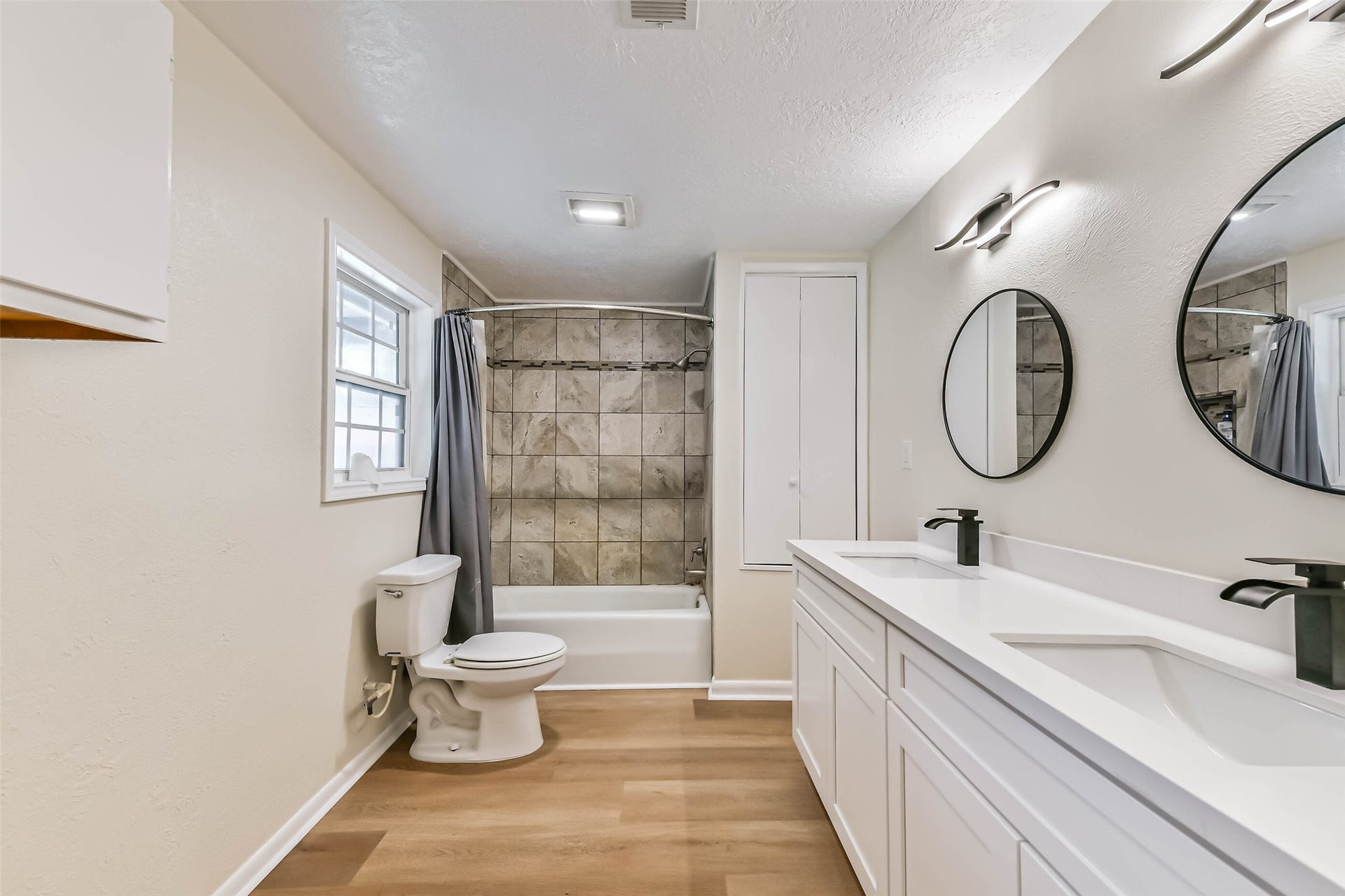 11830 15th Street, Santa Fe, TX 77510 11830 15th Street, Santa Fe, TX 77510