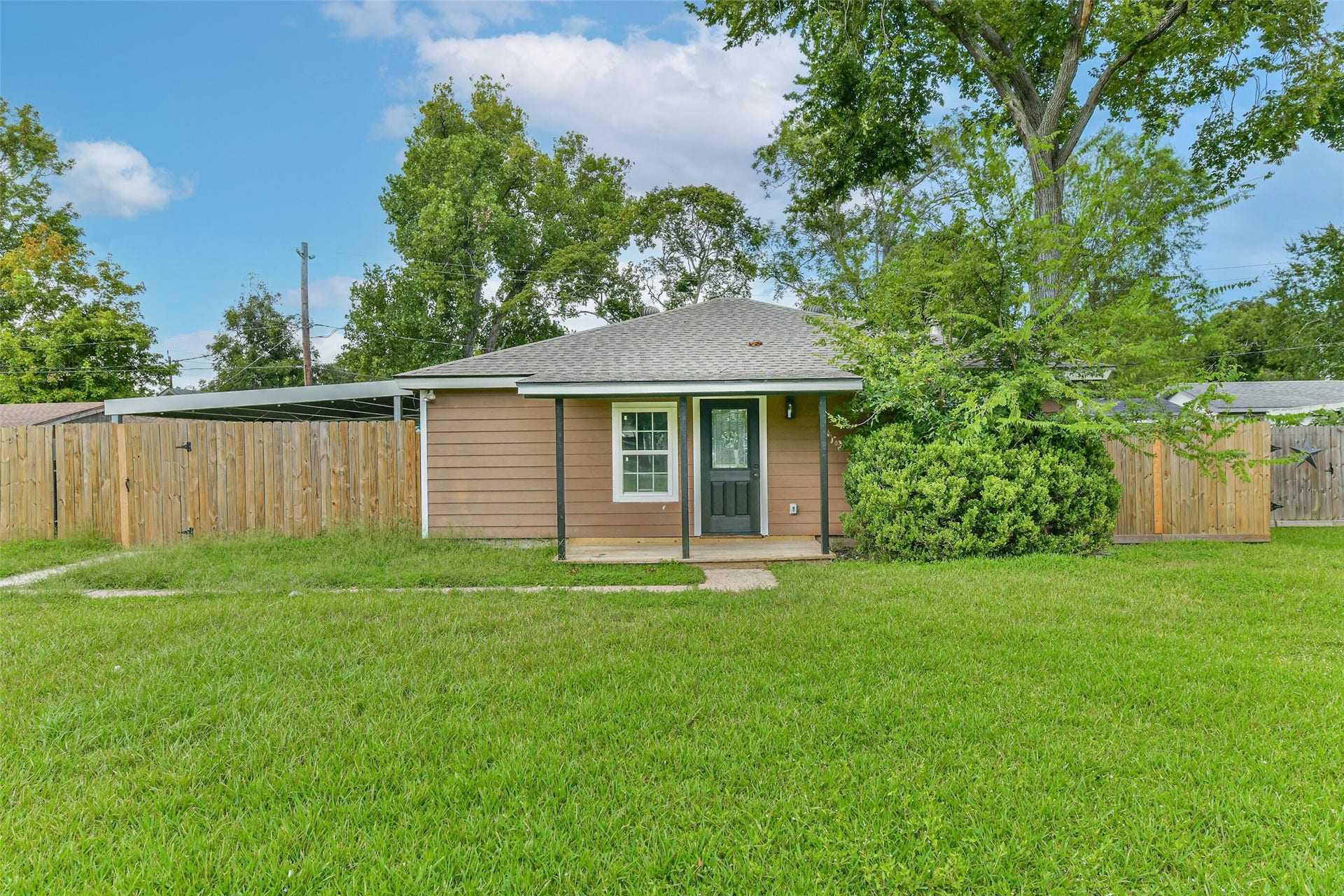 11830 15th Street, Santa Fe, TX 77510 11830 15th Street, Santa Fe, TX 77510