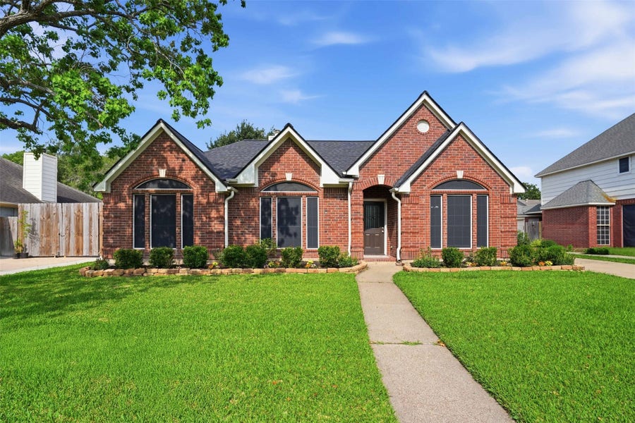 Property photo for 4015 Lakepointe Forest Drive, Seabrook, TX