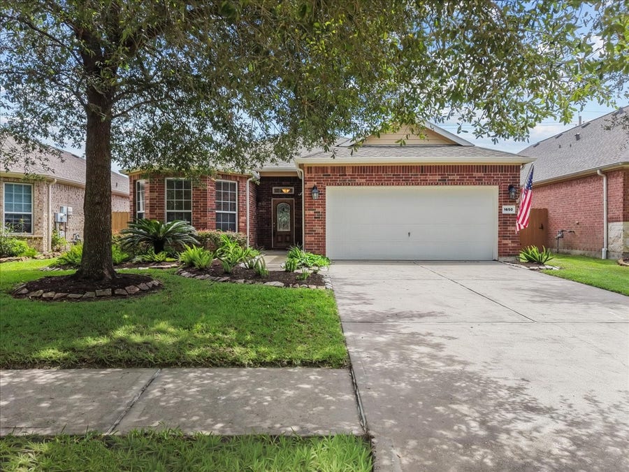 Property photo for 1650 Cecina Street, League City, TX