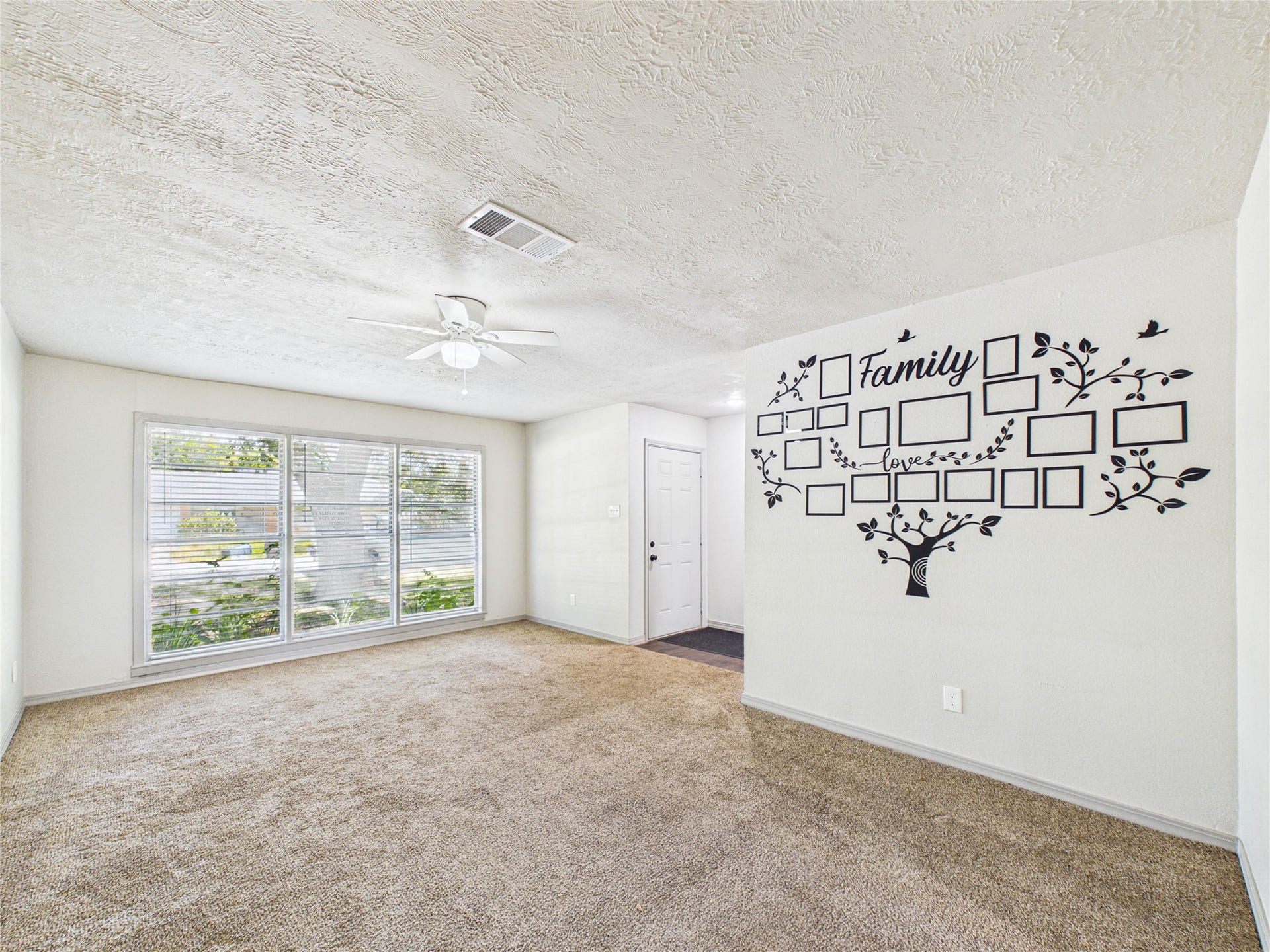 302 Sycamore Drive, Hitchcock, TX 77563 302 Sycamore Drive, Hitchcock, TX 77563