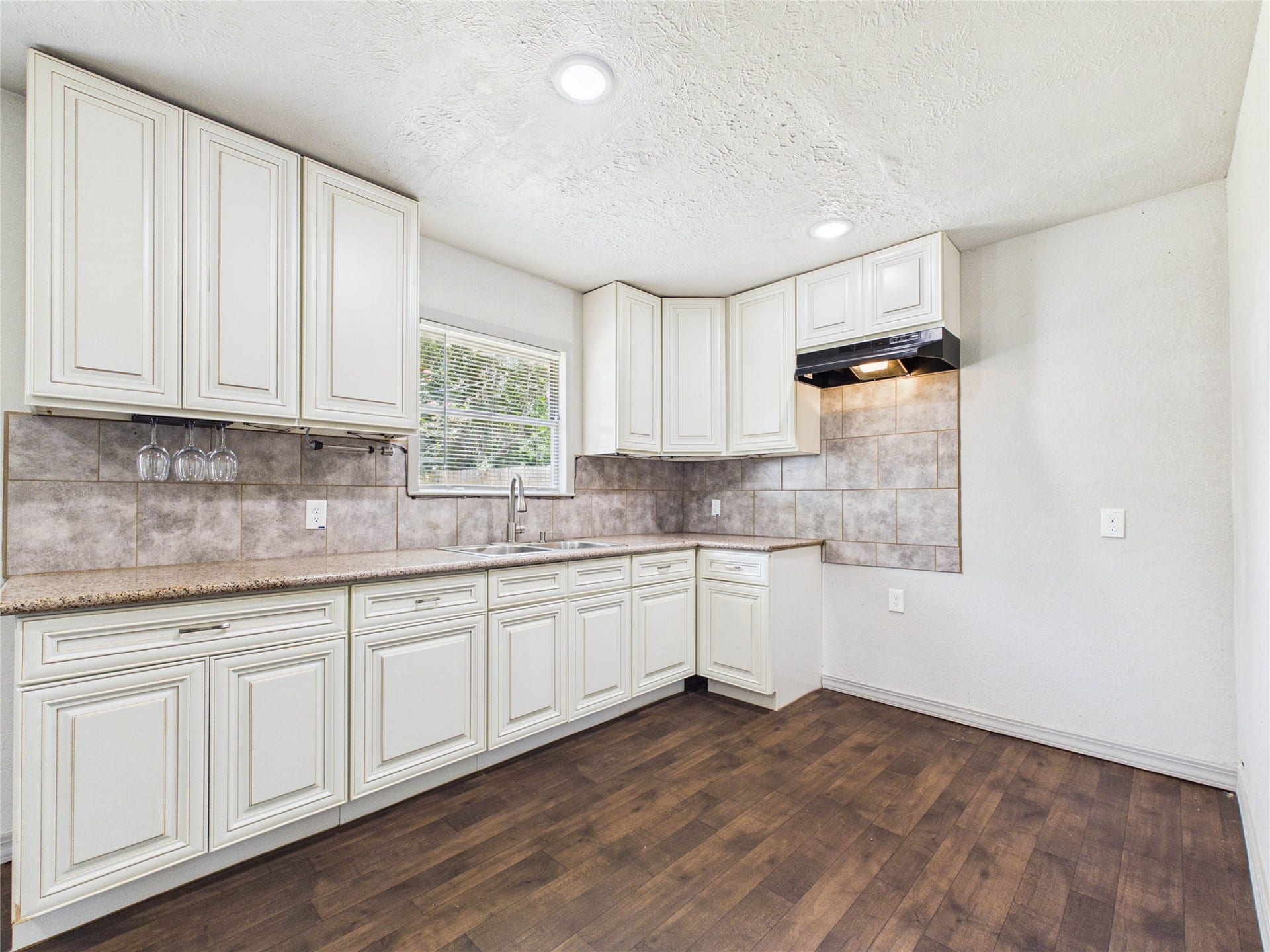 302 Sycamore Drive, Hitchcock, TX 77563 302 Sycamore Drive, Hitchcock, TX 77563