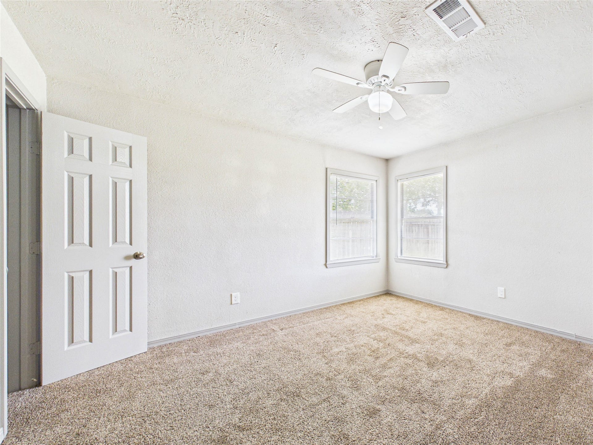 302 Sycamore Drive, Hitchcock, TX 77563 Bedroom #2