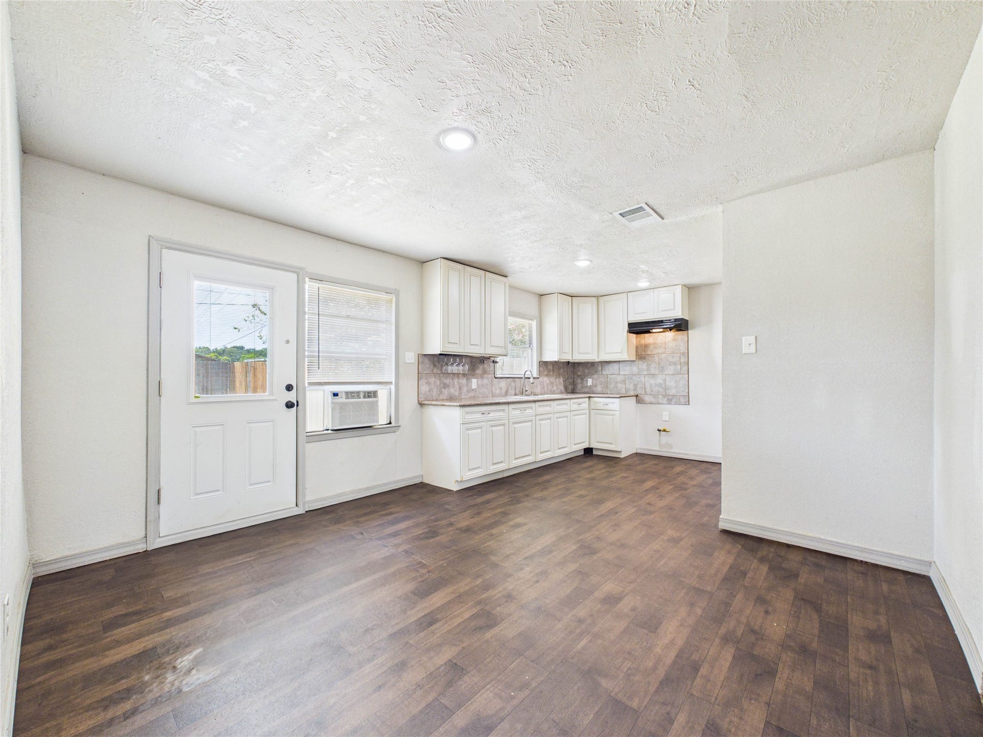 302 Sycamore Drive, Hitchcock, TX 77563 302 Sycamore Drive, Hitchcock, TX 77563