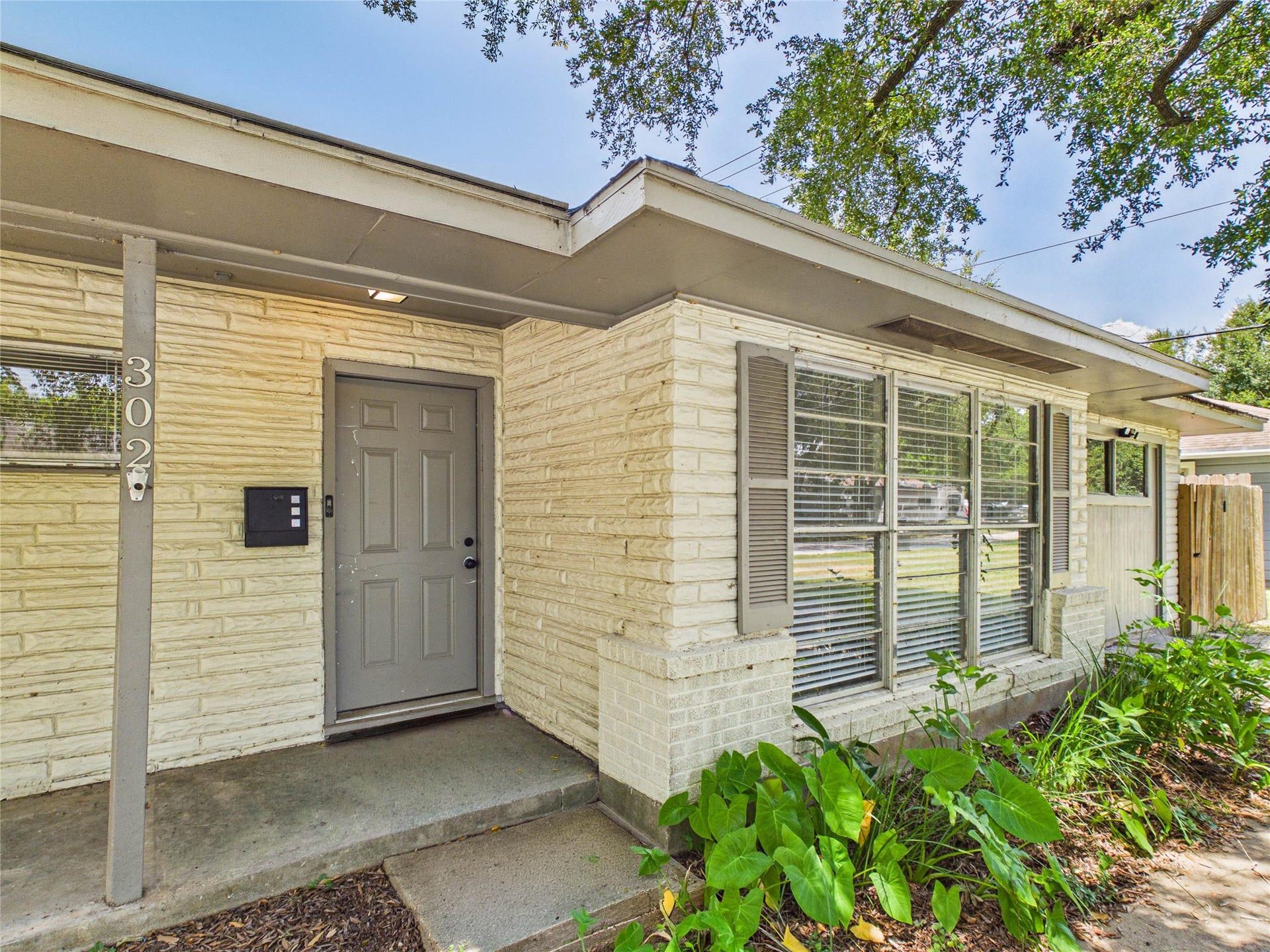 302 Sycamore Drive, Hitchcock, TX 77563 302 Sycamore Drive, Hitchcock, TX 77563