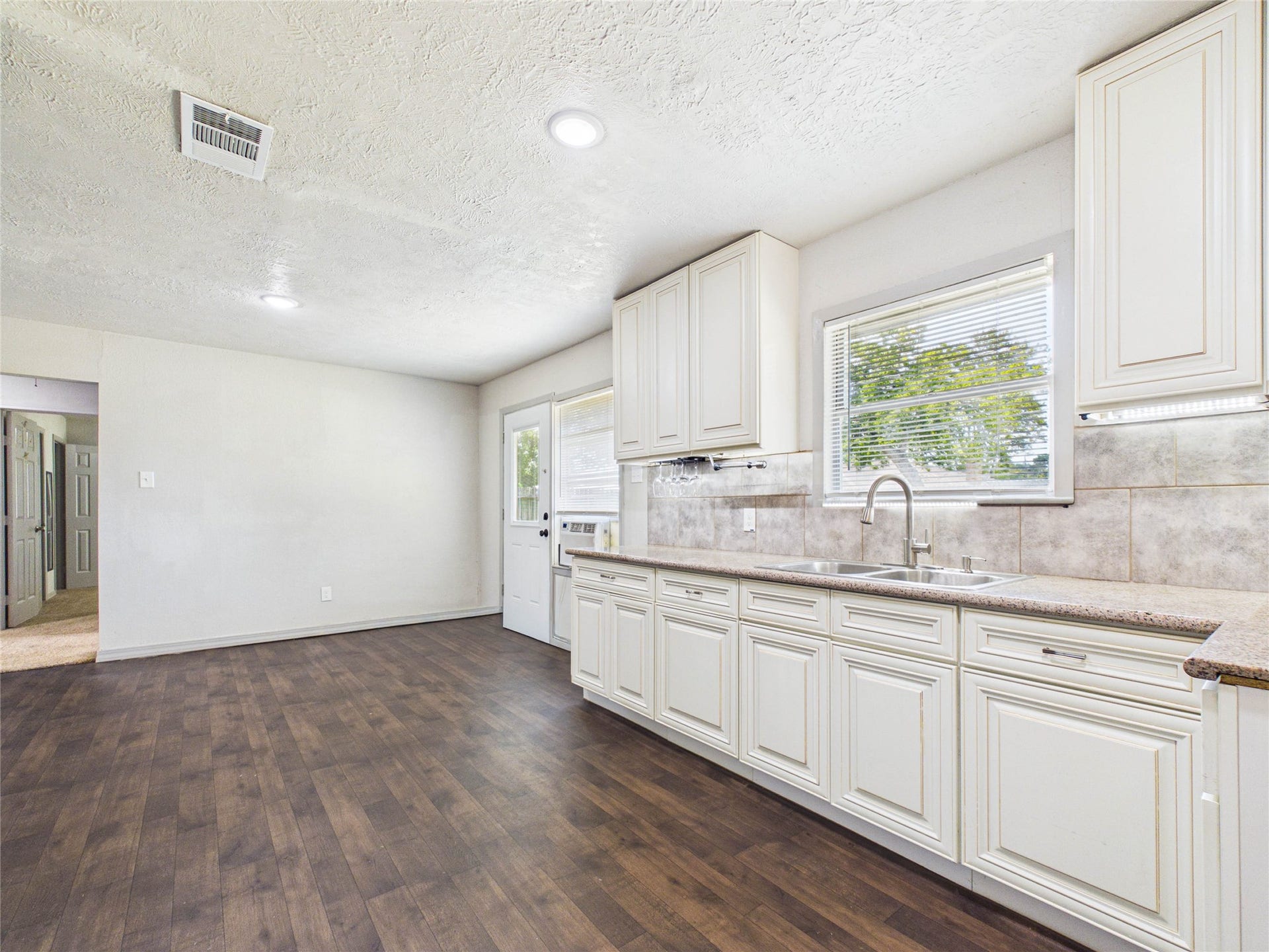302 Sycamore Drive, Hitchcock, TX 77563 302 Sycamore Drive, Hitchcock, TX 77563