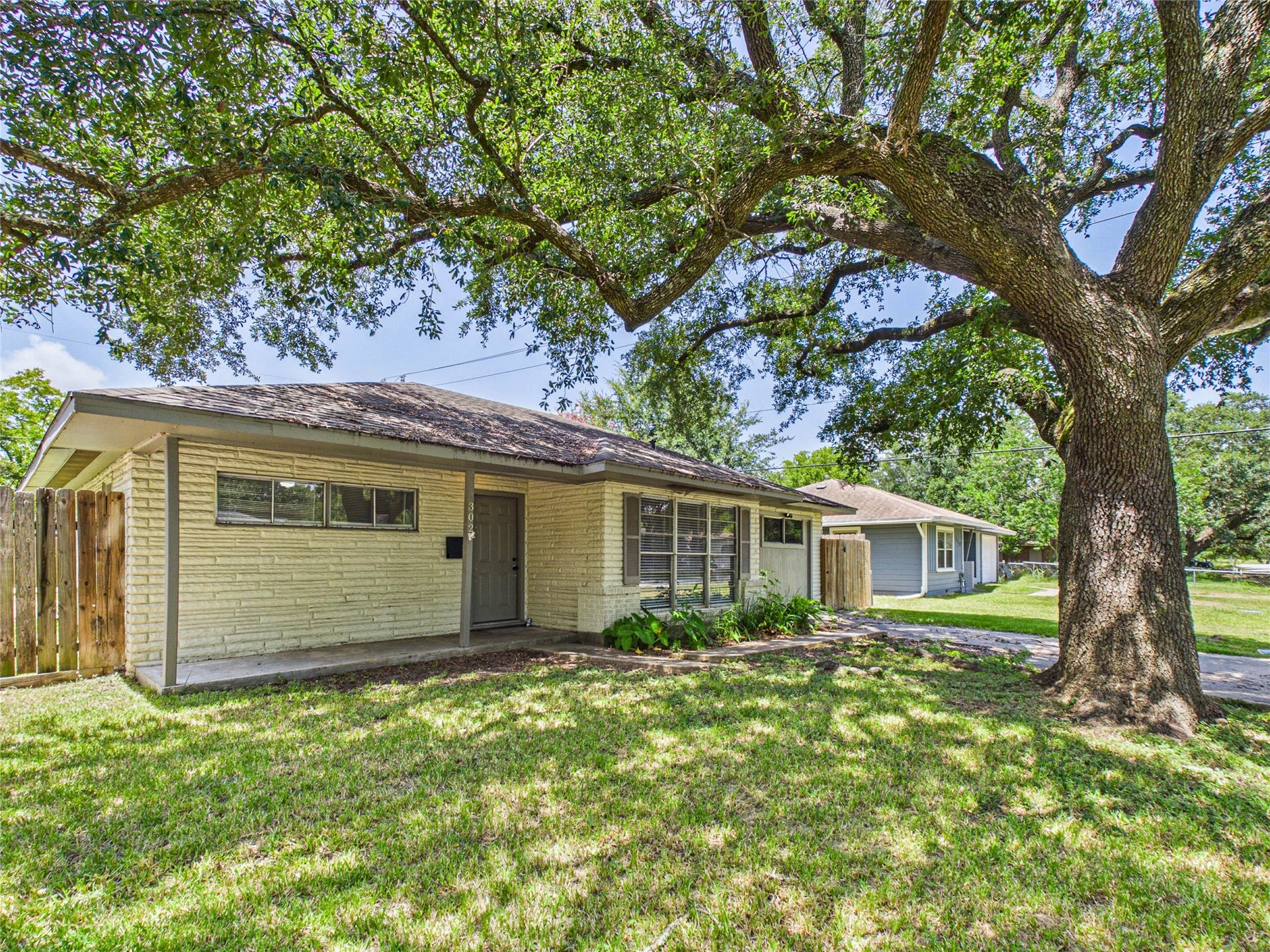302 Sycamore Drive, Hitchcock, TX 77563 302 Sycamore Drive, Hitchcock, TX 77563