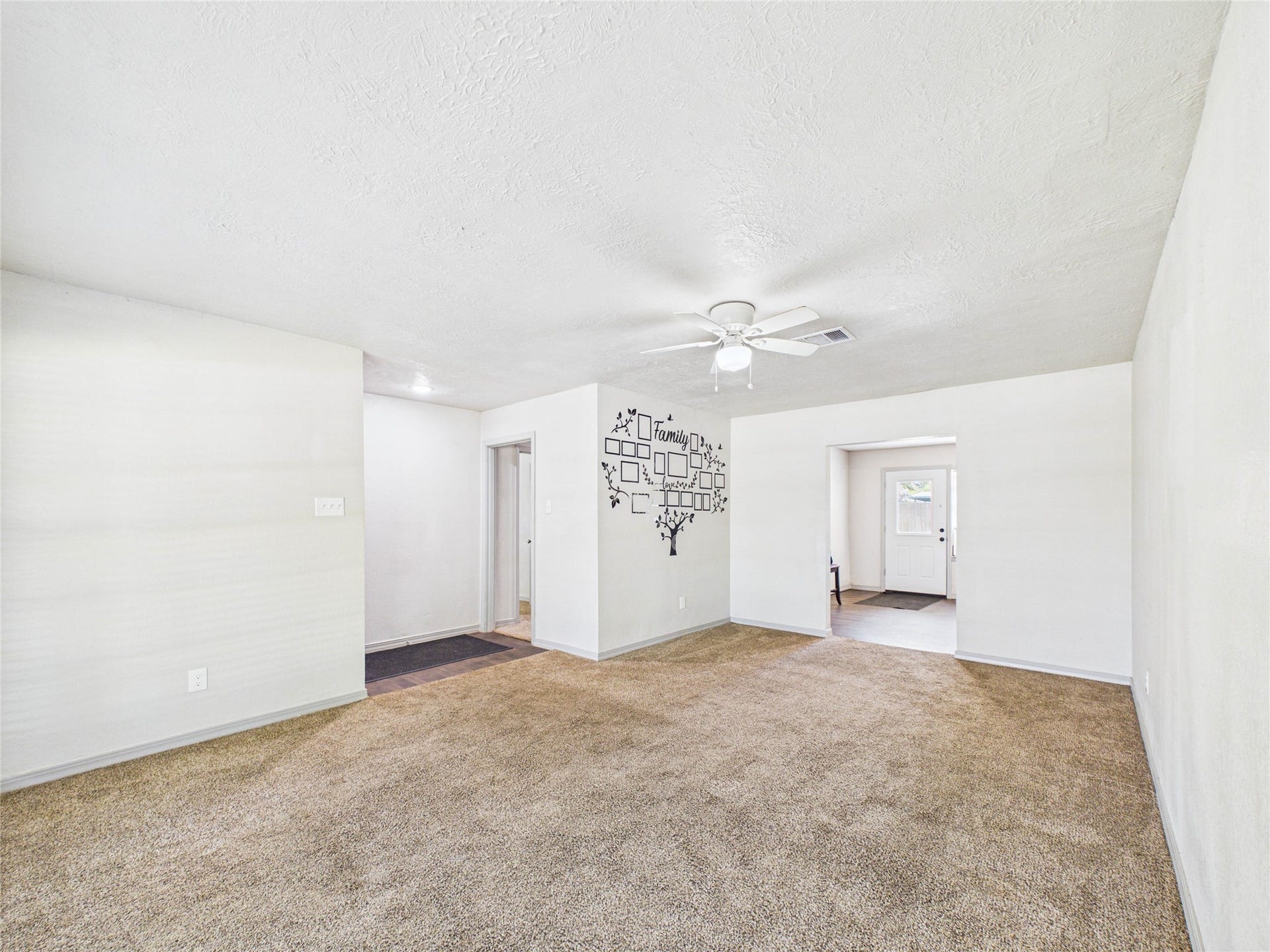 302 Sycamore Drive, Hitchcock, TX 77563 302 Sycamore Drive, Hitchcock, TX 77563