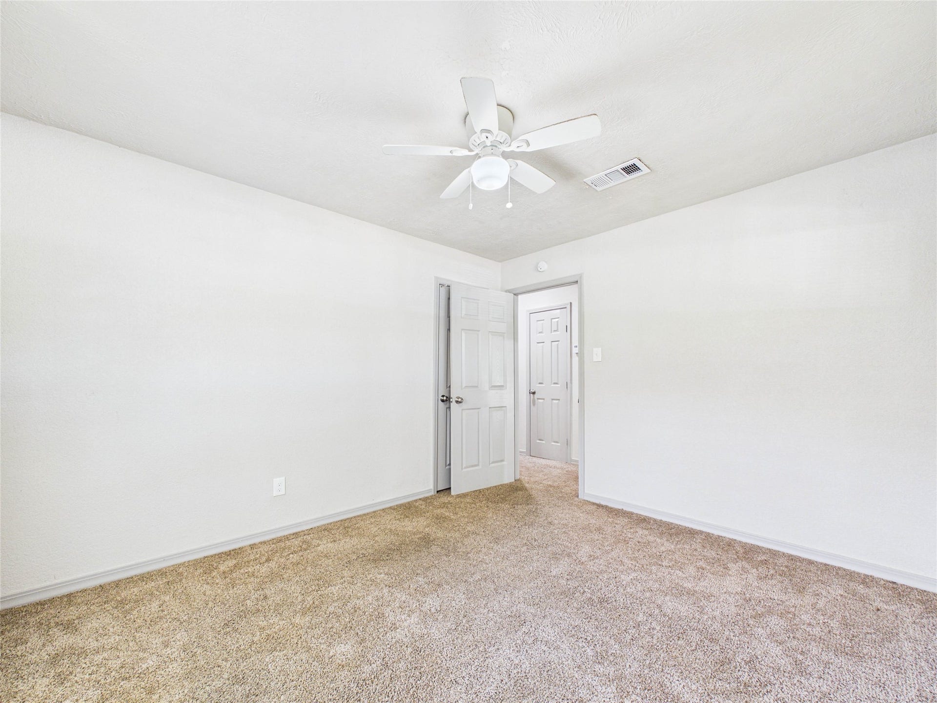 302 Sycamore Drive, Hitchcock, TX 77563 Bedroom #2