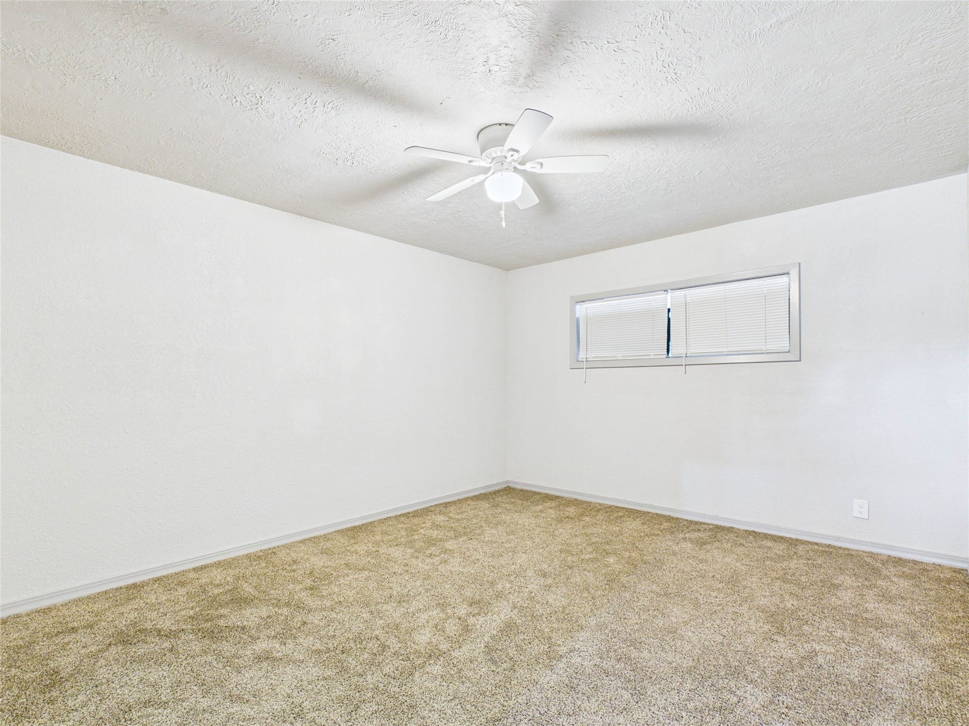 302 Sycamore Drive, Hitchcock, TX 77563 302 Sycamore Drive, Hitchcock, TX 77563