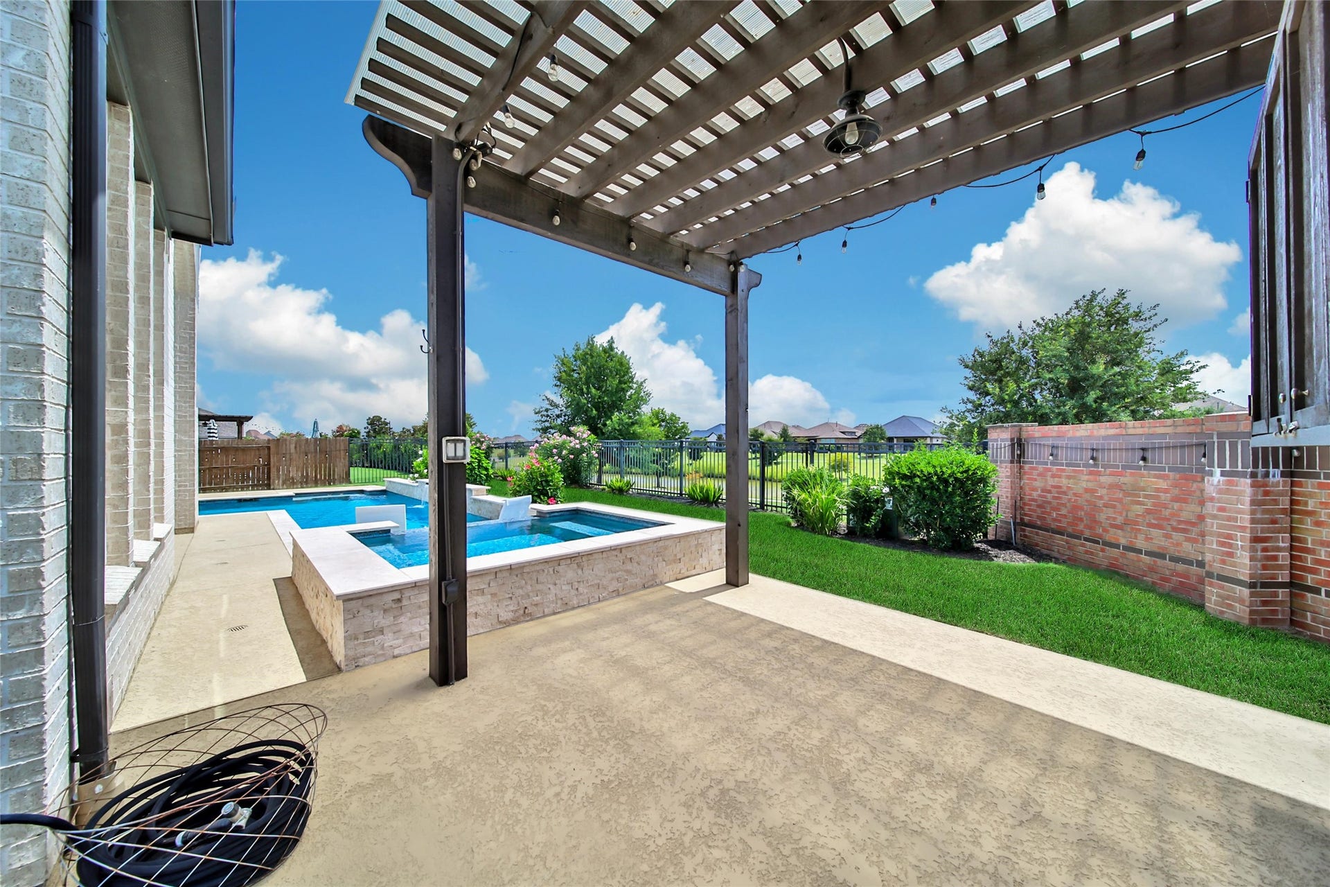 23935 Birchwood Lake Lane, Katy, TX 77493 This stylish pergola provides an additional covered space for relaxing or entertaning.