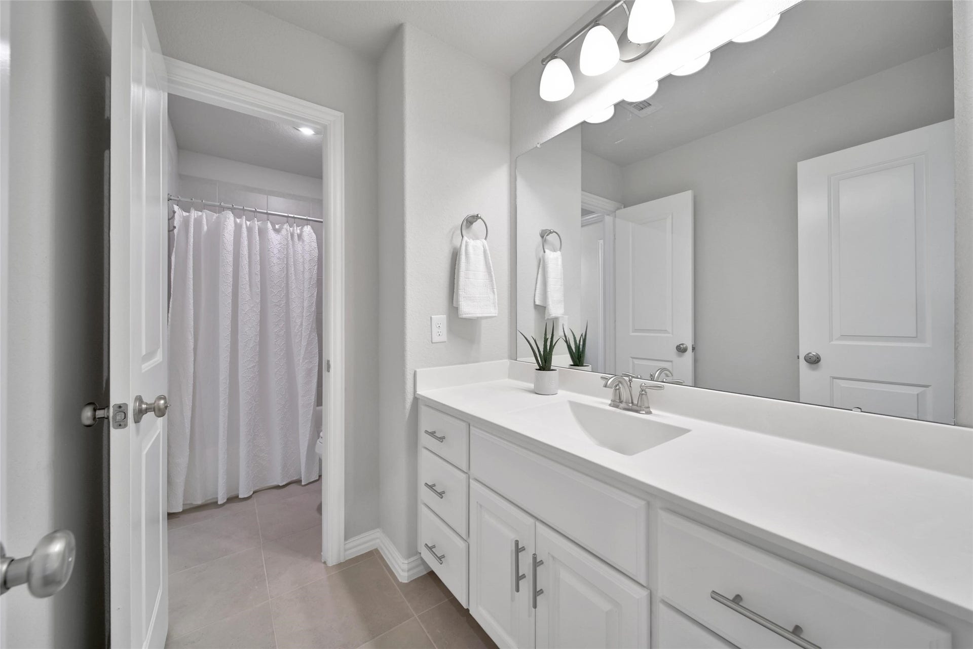 23935 Birchwood Lake Lane, Katy, TX 77493 This bathroom is accessible from the hallway and also connects directly to the adjacent bedroom.