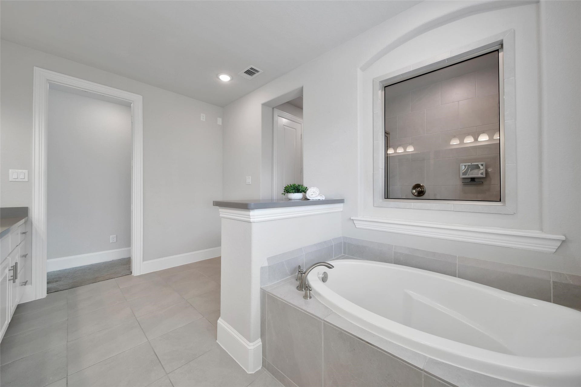 23935 Birchwood Lake Lane, Katy, TX 77493 Experience the simple joy of soaking in the luxurious tub.