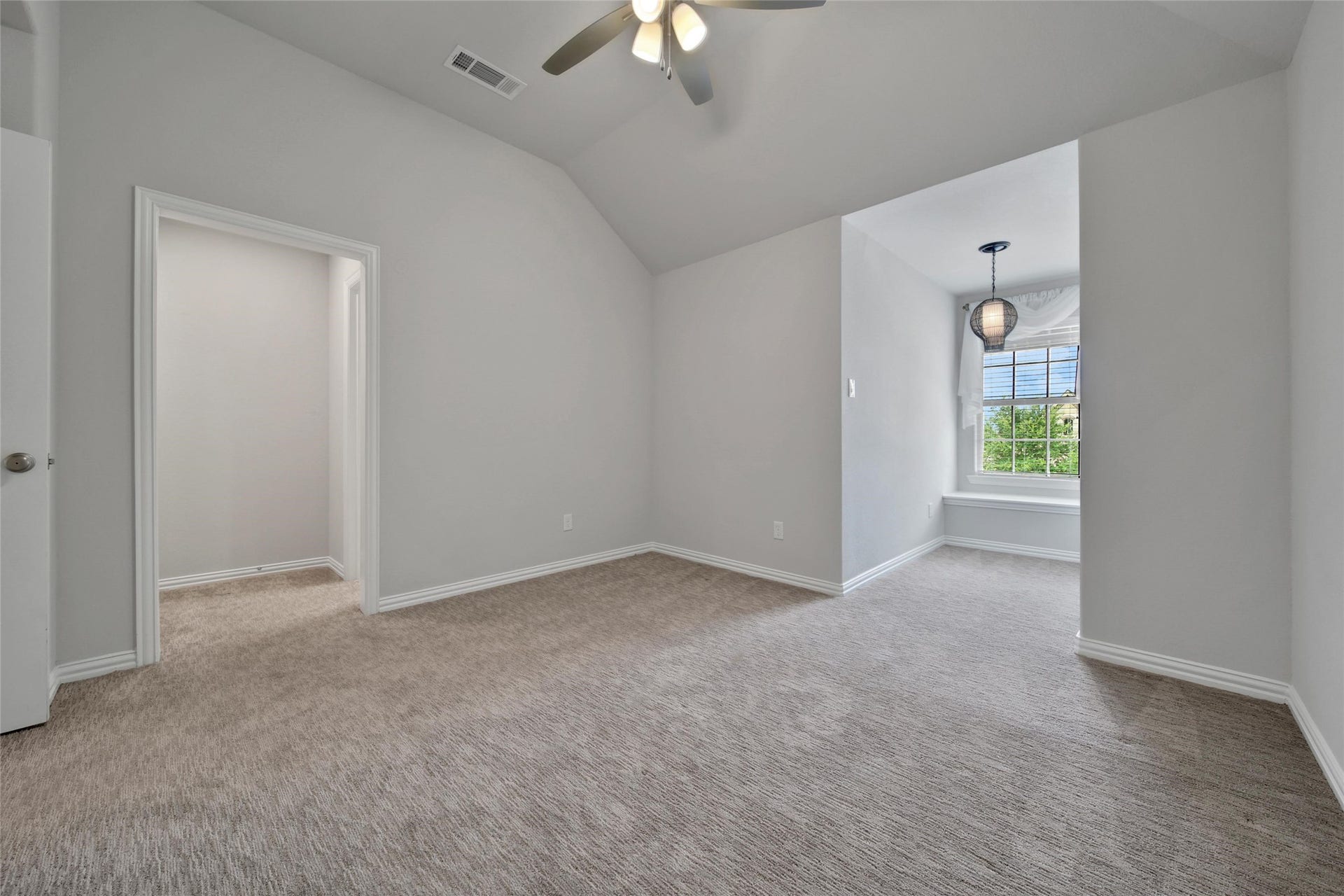 23935 Birchwood Lake Lane, Katy, TX 77493 This spacious bedroom is enhanced by charming architectural details, including a cozy window bench plus ceiling fan, walk in closet and ensuite bathroom.