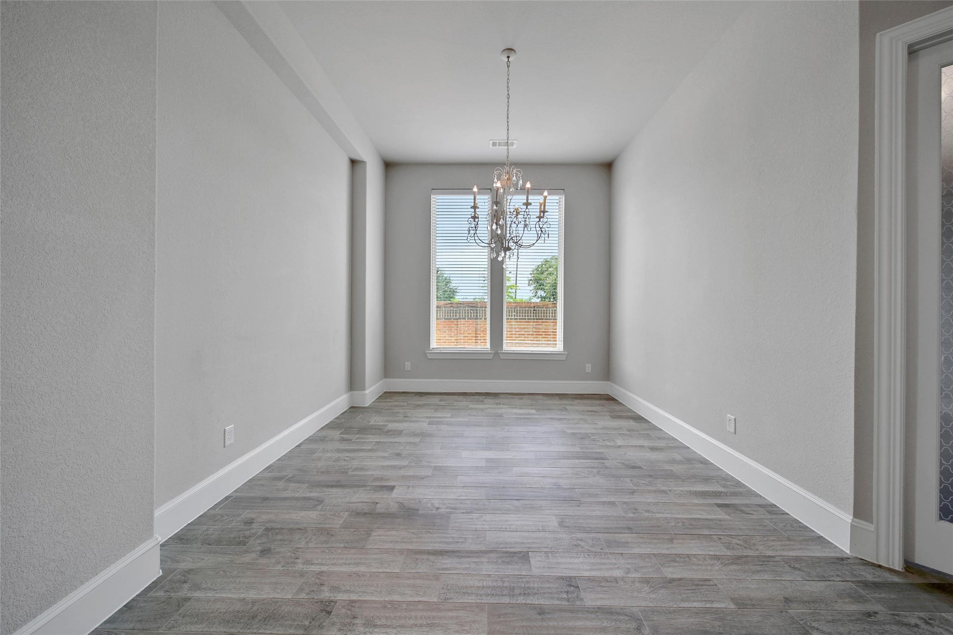23935 Birchwood Lake Lane, Katy, TX 77493 Dine in uncrowded comfort!
