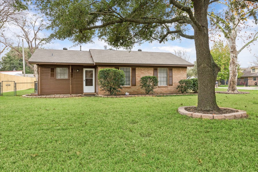 Property photo for 431 Hummingbird Lane, Houston, TX