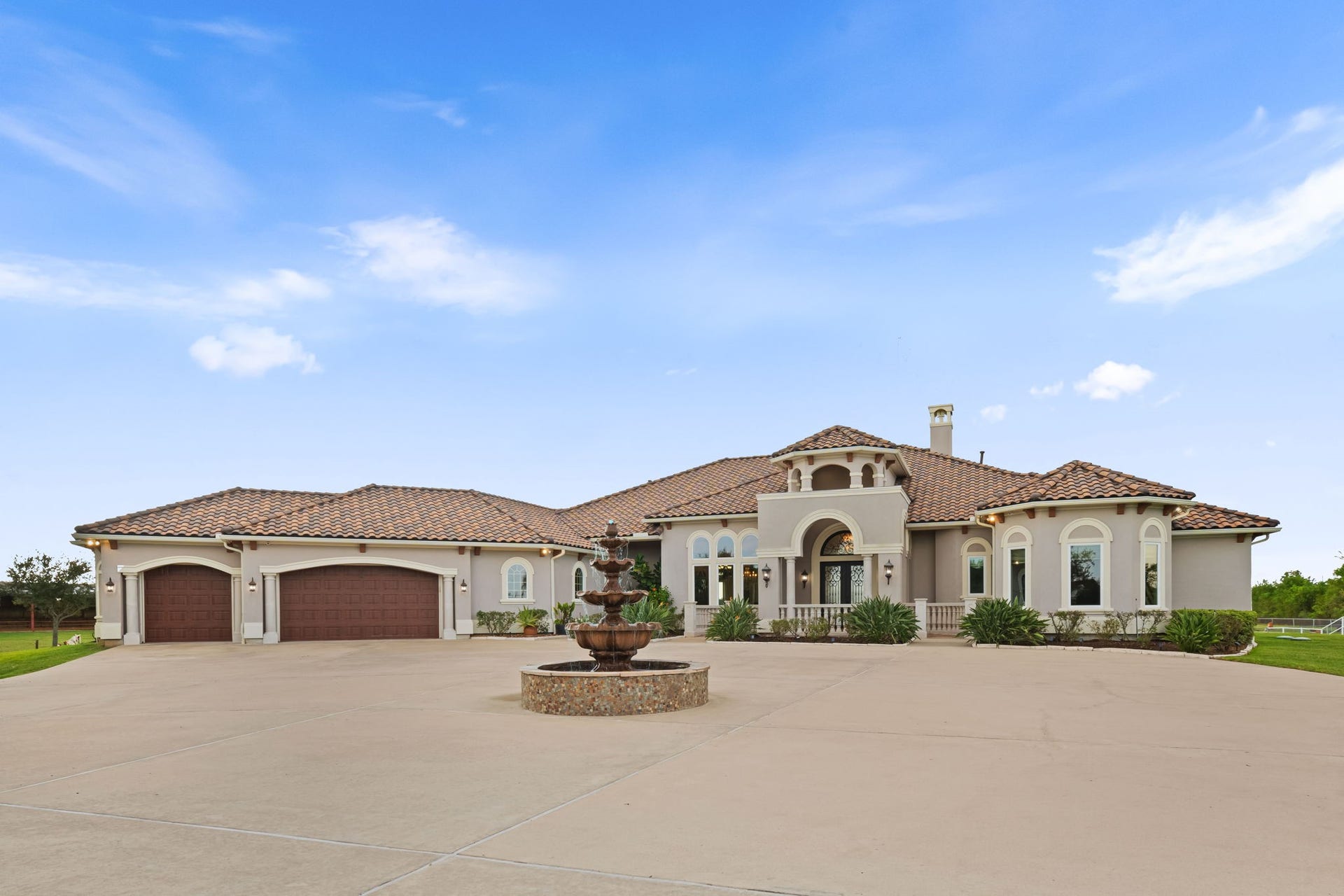 8145 Fm-1462, Rosharon, TX 77583 A water fountain greest you as you approach the front of the house.