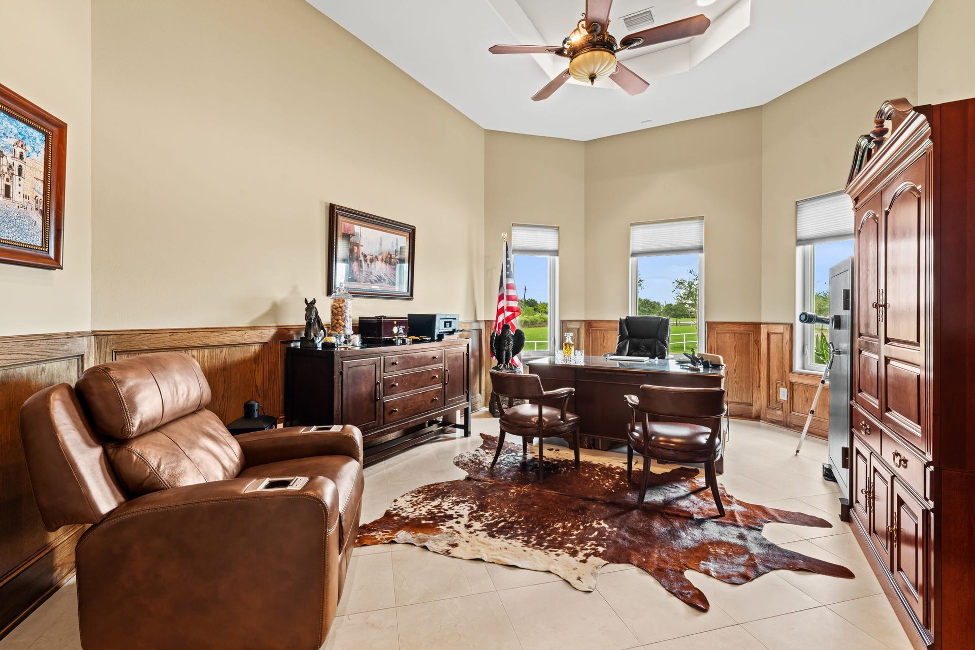 8145 Fm-1462, Rosharon, TX 77583 The front study over looks the front driveway. This room could double as an optional secondary bedroom.