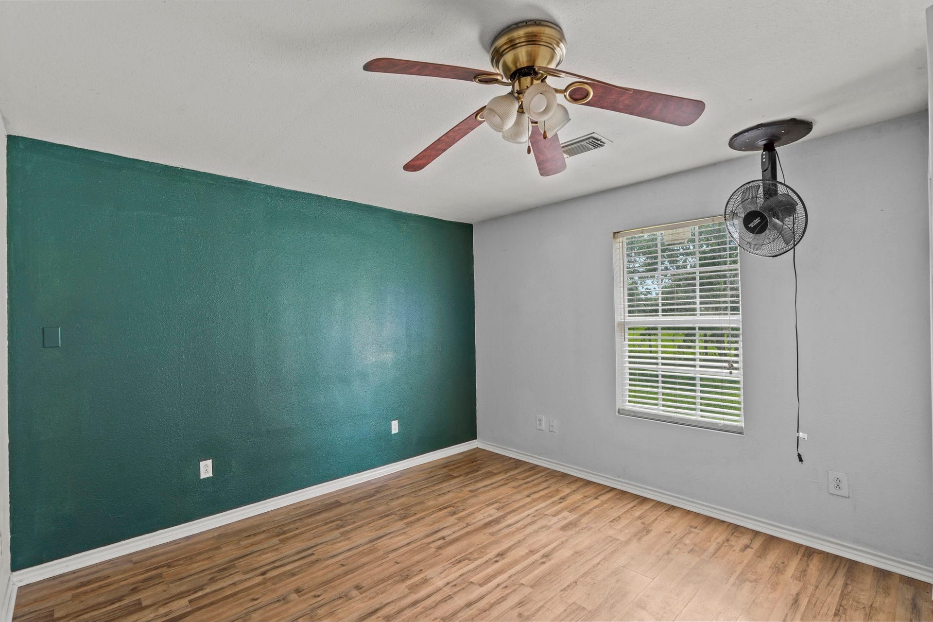 7009 Avenue R, Santa Fe, TX 77510 Bedroom in guest house.