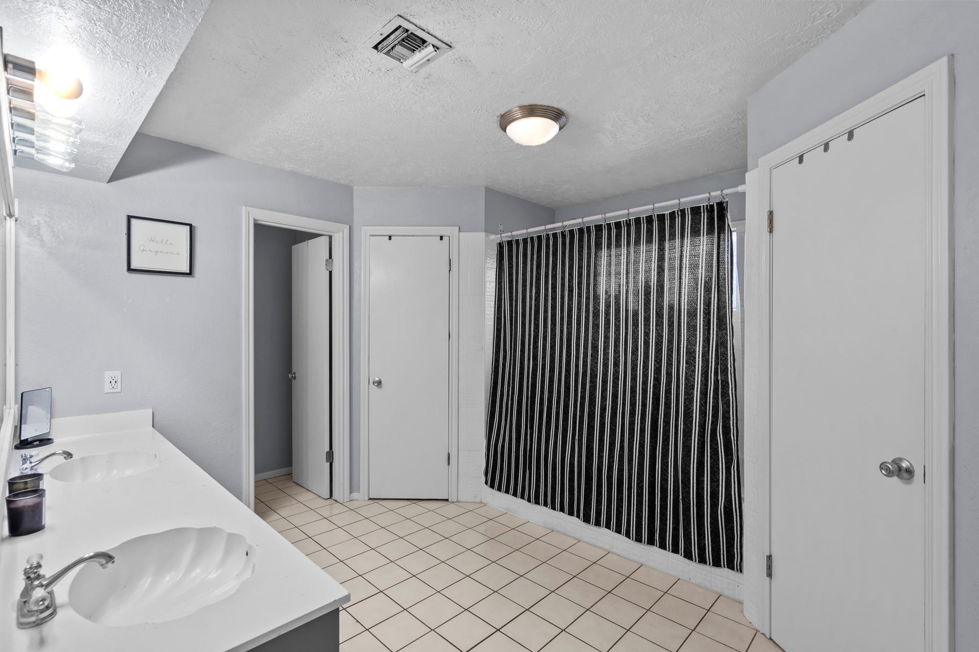 7009 Avenue R, Santa Fe, TX 77510 Primary bathroom.