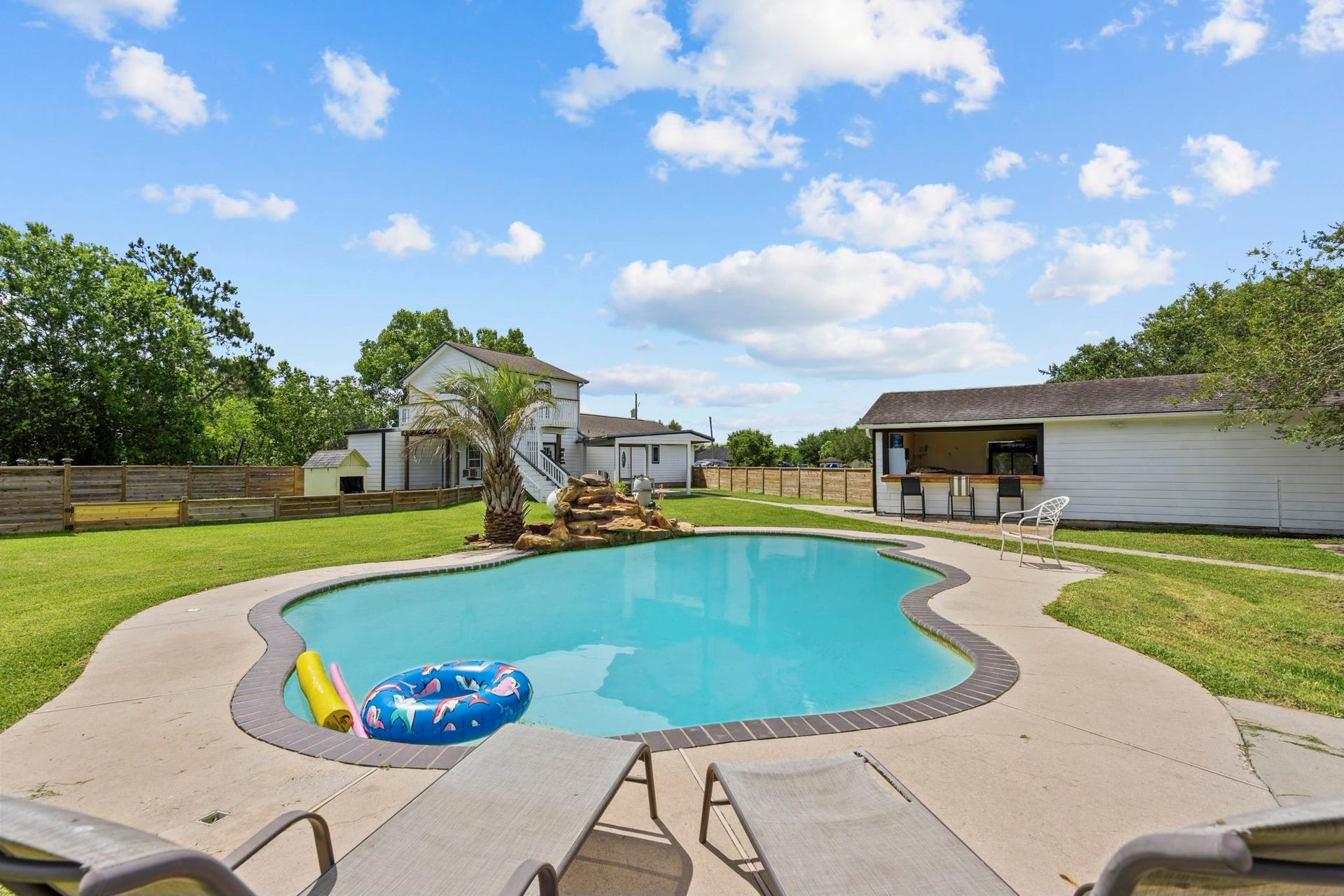 7009 Avenue R, Santa Fe, TX 77510 Just hang out by the pool!