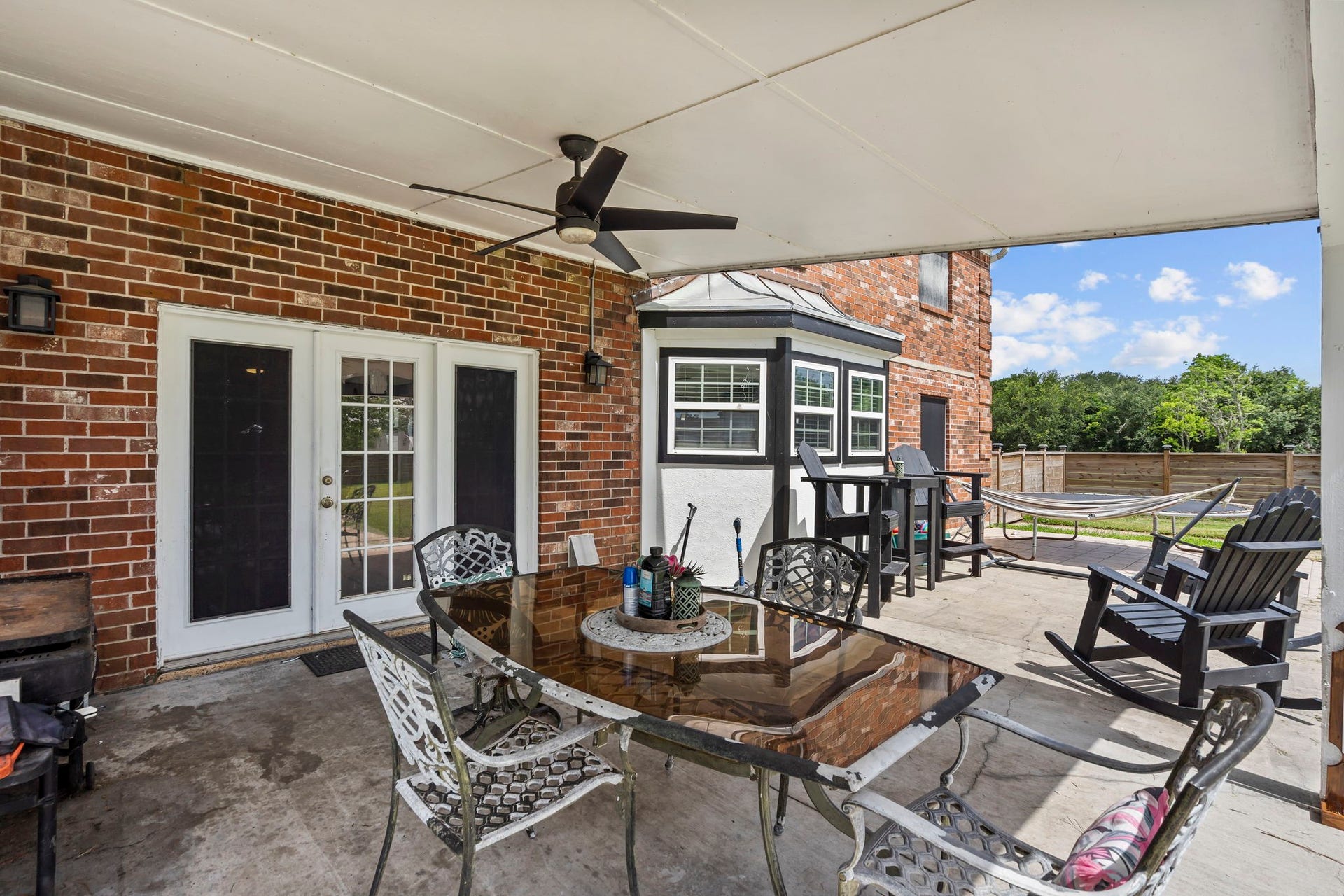 7009 Avenue R, Santa Fe, TX 77510 Just imagine yourself sitting an enjoying your new pool!