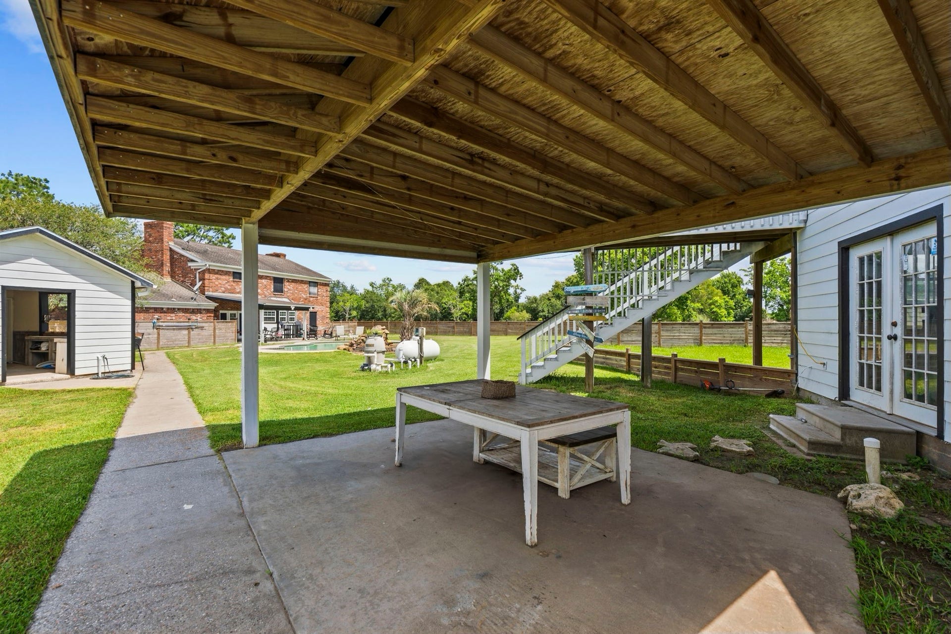 7009 Avenue R, Santa Fe, TX 77510 Covered outdoor patio area.