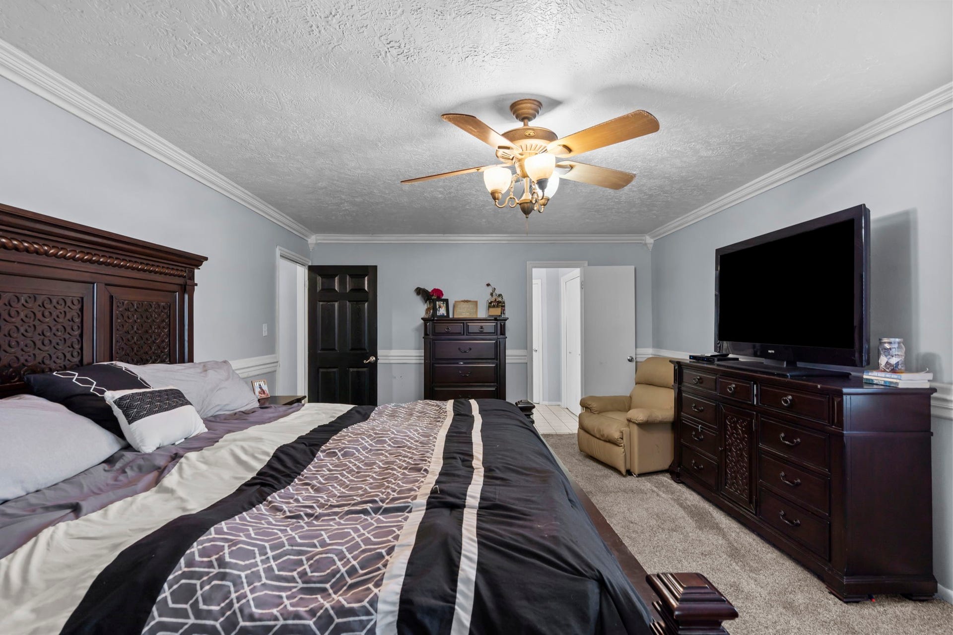 7009 Avenue R, Santa Fe, TX 77510 Primary bedroom