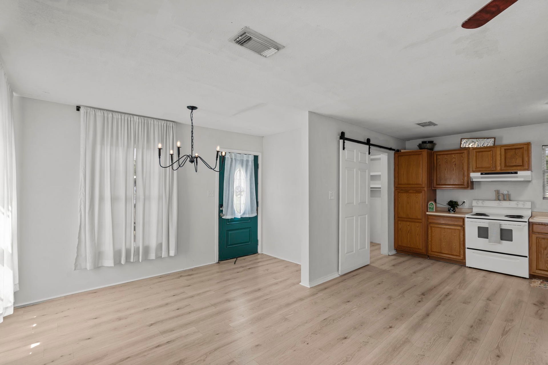7009 Avenue R, Santa Fe, TX 77510 Guest house has 1 bedroom/bathroom, separate electric meter and driveway. Doors are pocket/barn doors.