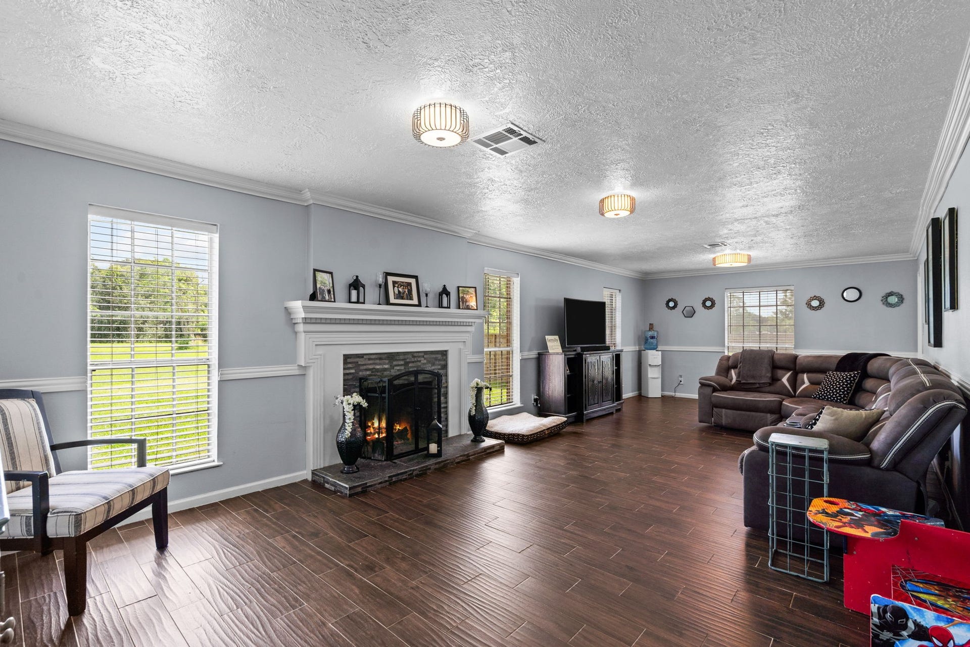 7009 Avenue R, Santa Fe, TX 77510 Living room that looks out into the front yard.