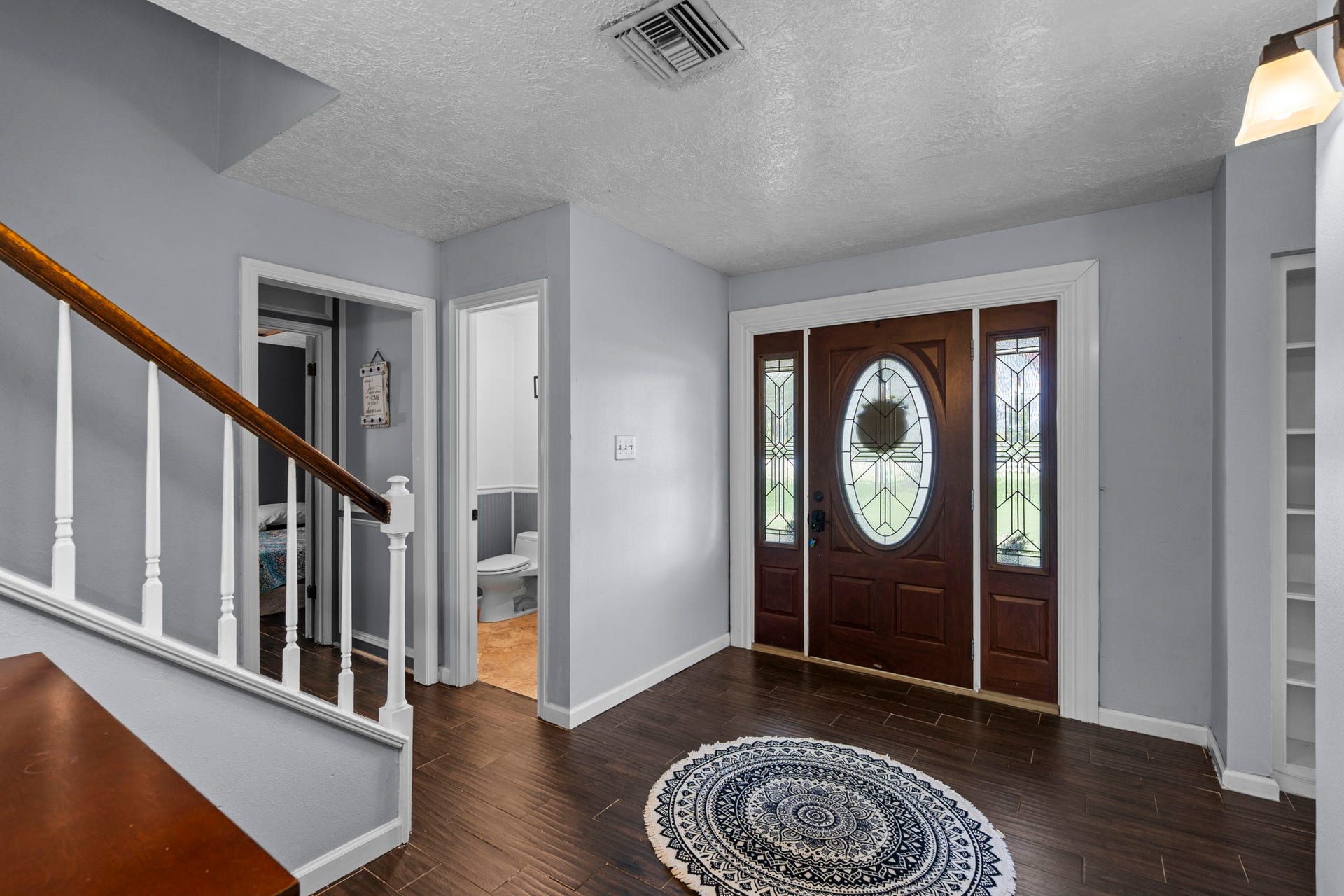 7009 Avenue R, Santa Fe, TX 77510 Check out those leaded glass doors.