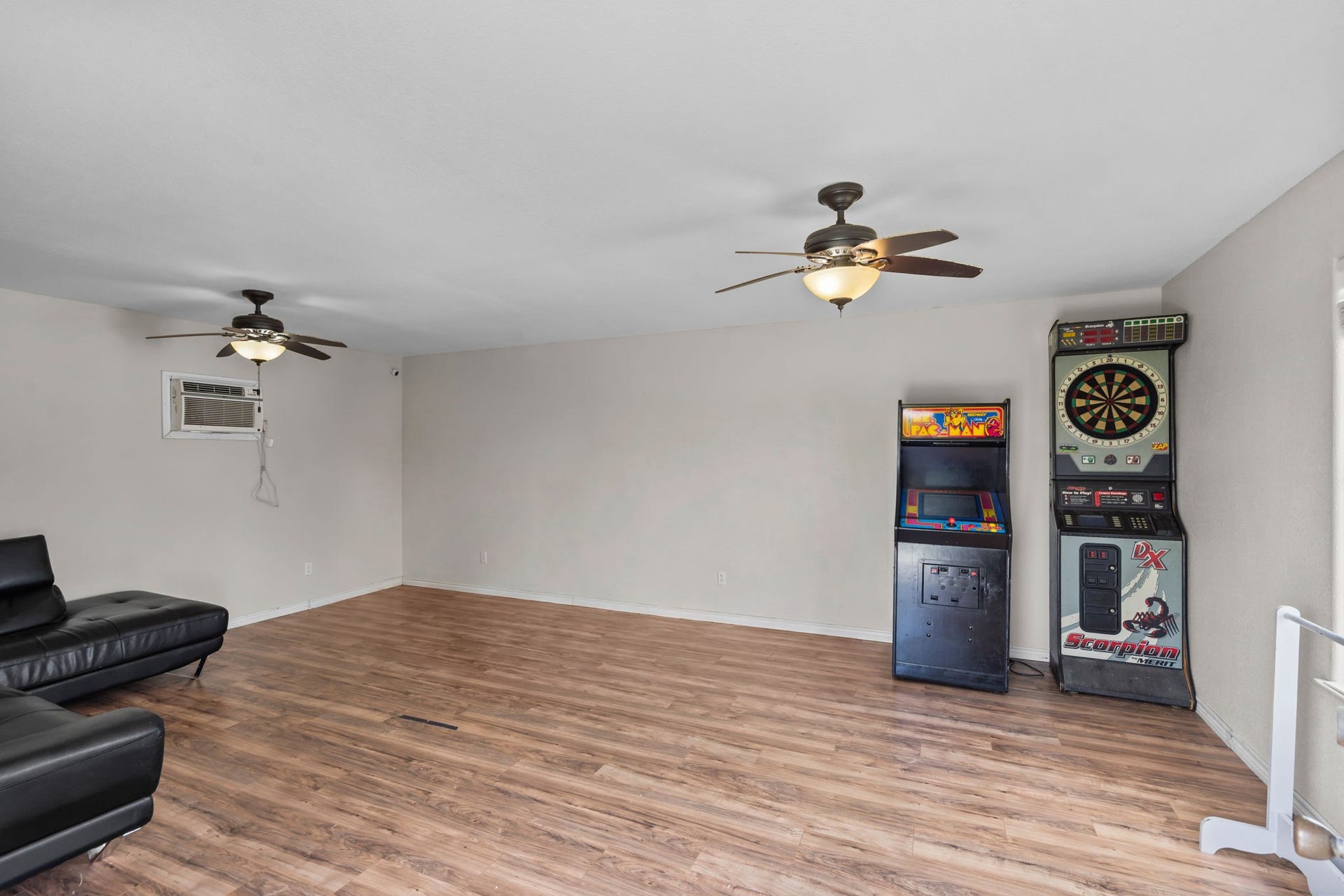 7009 Avenue R, Santa Fe, TX 77510 Gameroom/flex area