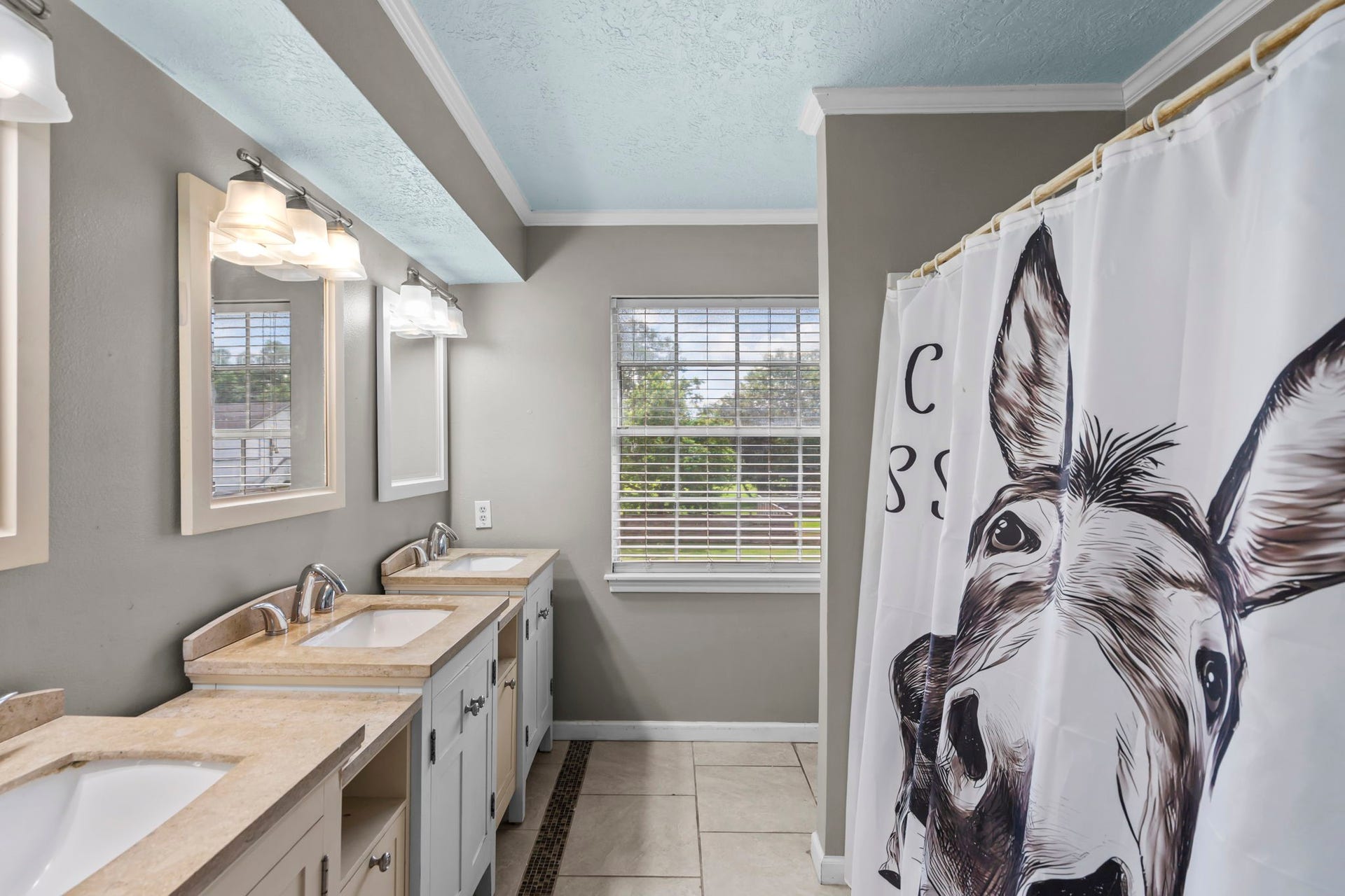 7009 Avenue R, Santa Fe, TX 77510 Secondary bathroom has plenty of sinks for everyone!