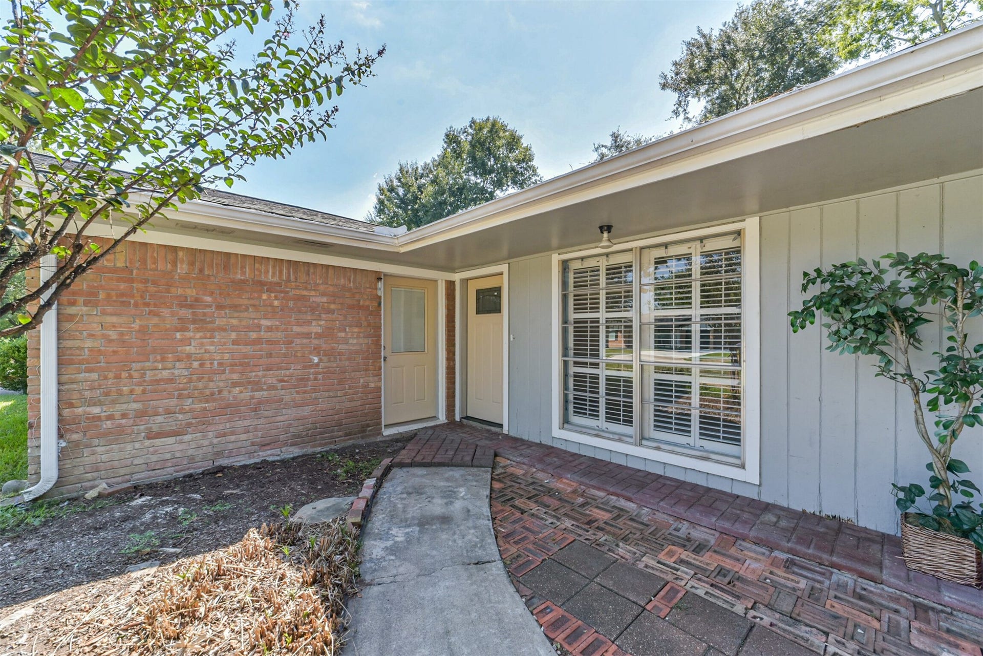 8711 Birdwood Road, Houston, TX 77074 8711 Birdwood Road, Houston, TX 77074