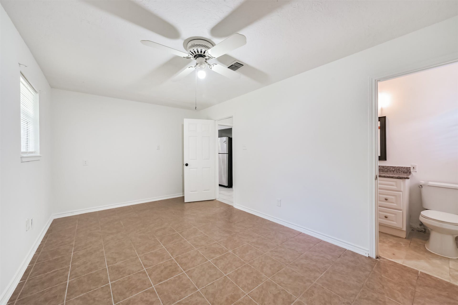 8711 Birdwood Road, Houston, TX 77074 8711 Birdwood Road, Houston, TX 77074