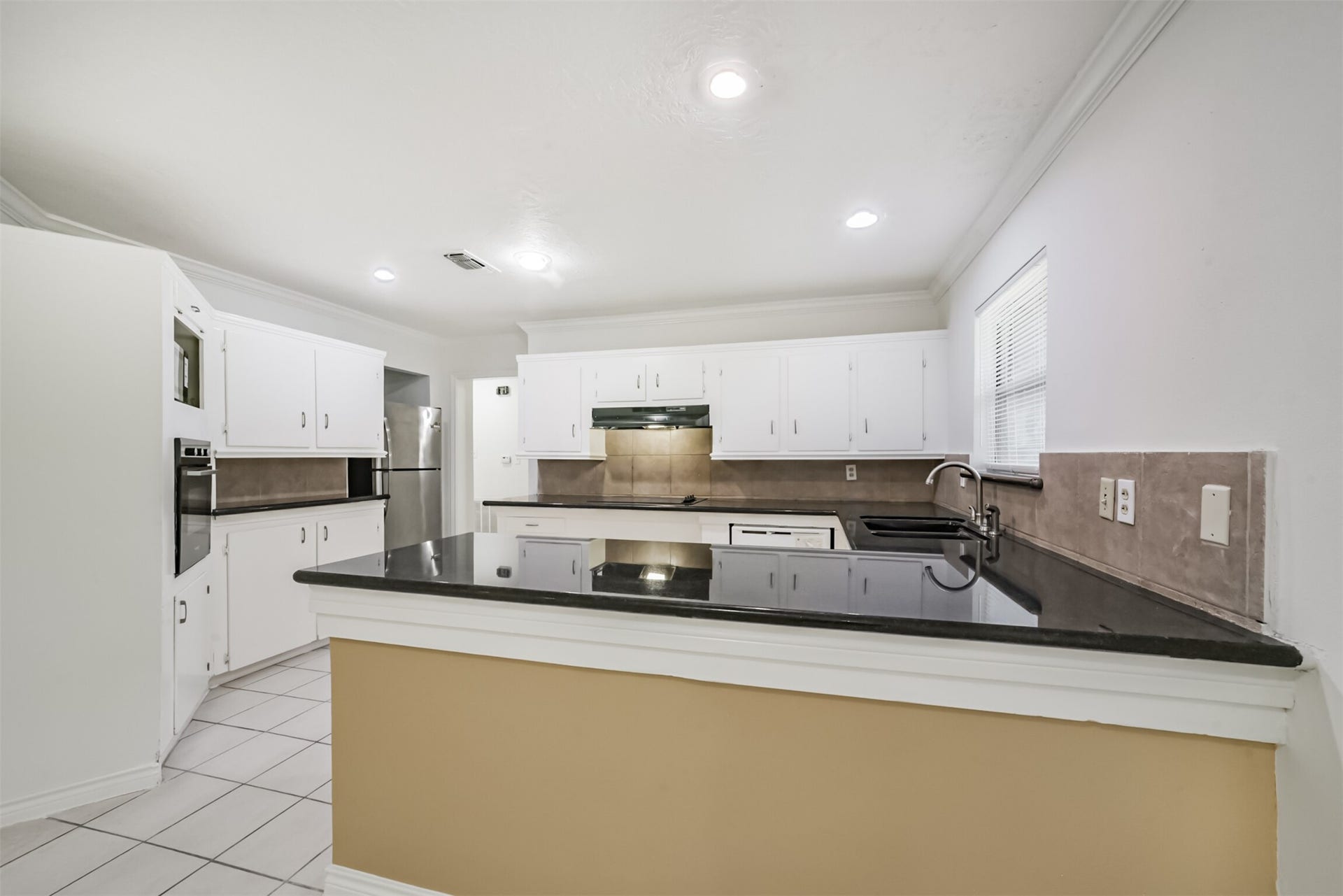 8711 Birdwood Road, Houston, TX 77074 8711 Birdwood Road, Houston, TX 77074