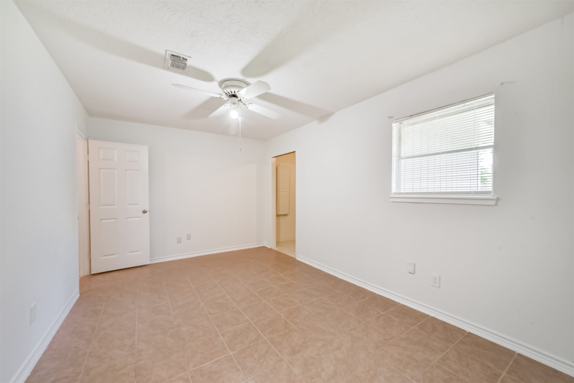 8711 Birdwood Road, Houston, TX 77074 8711 Birdwood Road, Houston, TX 77074