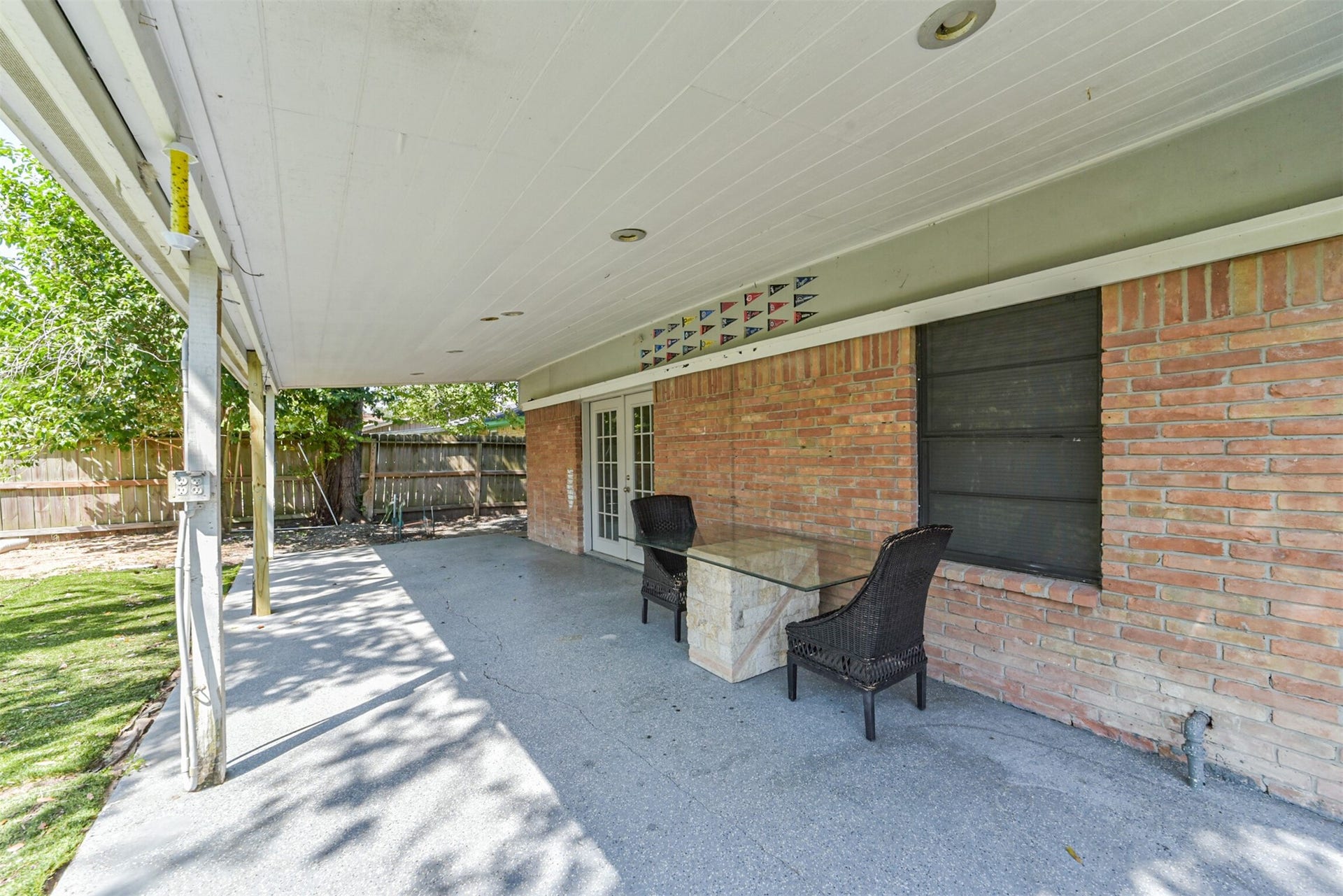 8711 Birdwood Road, Houston, TX 77074 8711 Birdwood Road, Houston, TX 77074