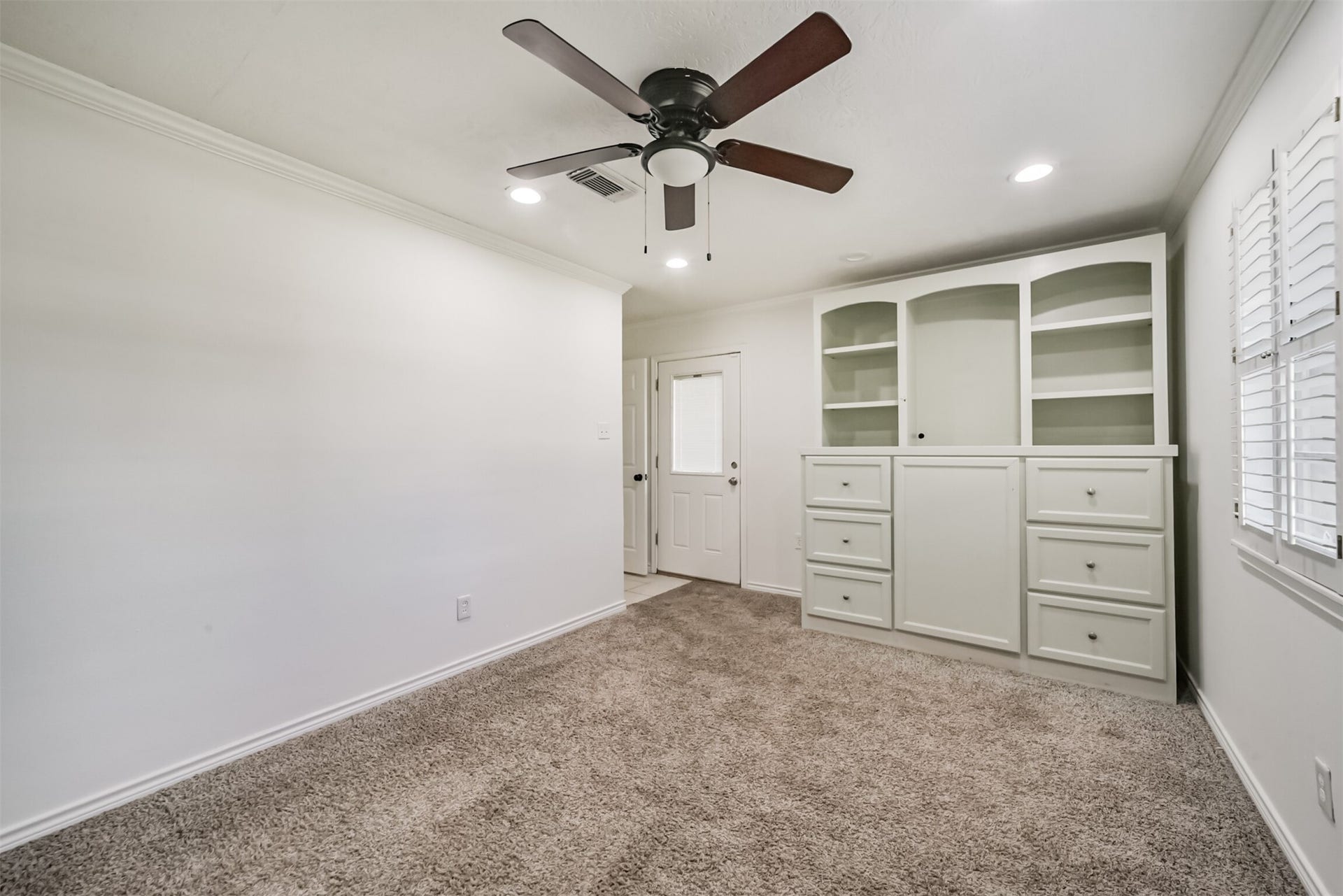 8711 Birdwood Road, Houston, TX 77074 8711 Birdwood Road, Houston, TX 77074