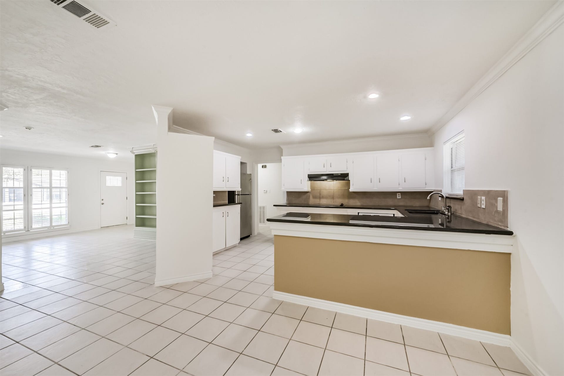 8711 Birdwood Road, Houston, TX 77074 8711 Birdwood Road, Houston, TX 77074