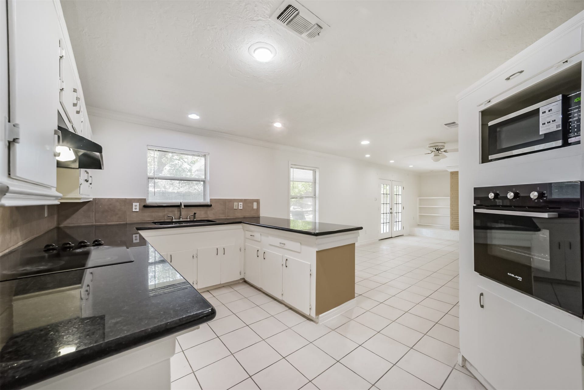 8711 Birdwood Road, Houston, TX 77074 8711 Birdwood Road, Houston, TX 77074
