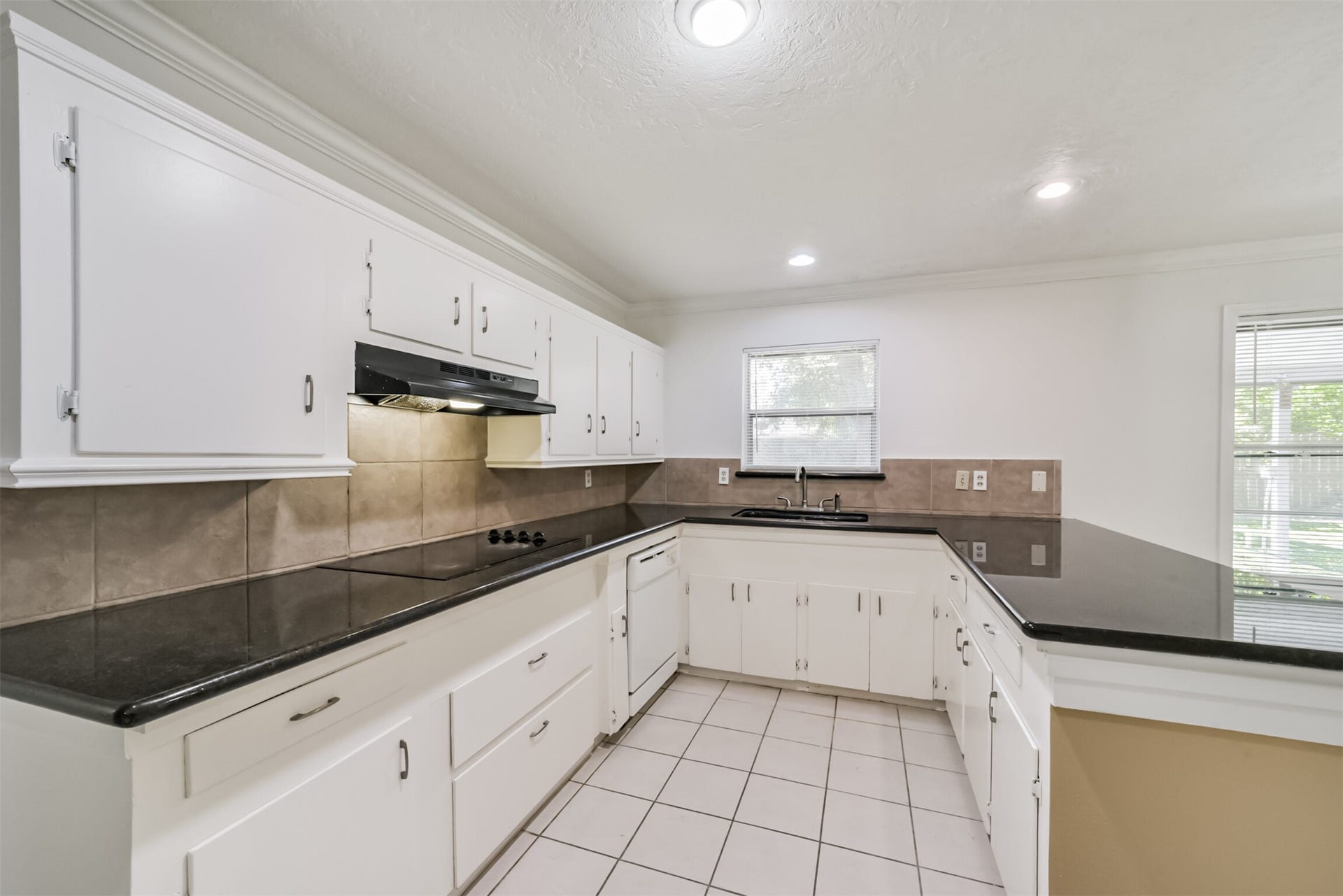 8711 Birdwood Road, Houston, TX 77074 8711 Birdwood Road, Houston, TX 77074