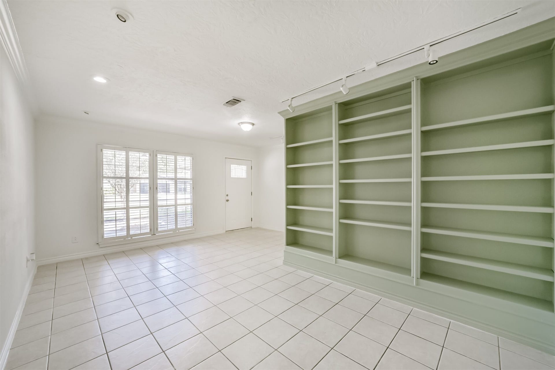 8711 Birdwood Road, Houston, TX 77074 8711 Birdwood Road, Houston, TX 77074