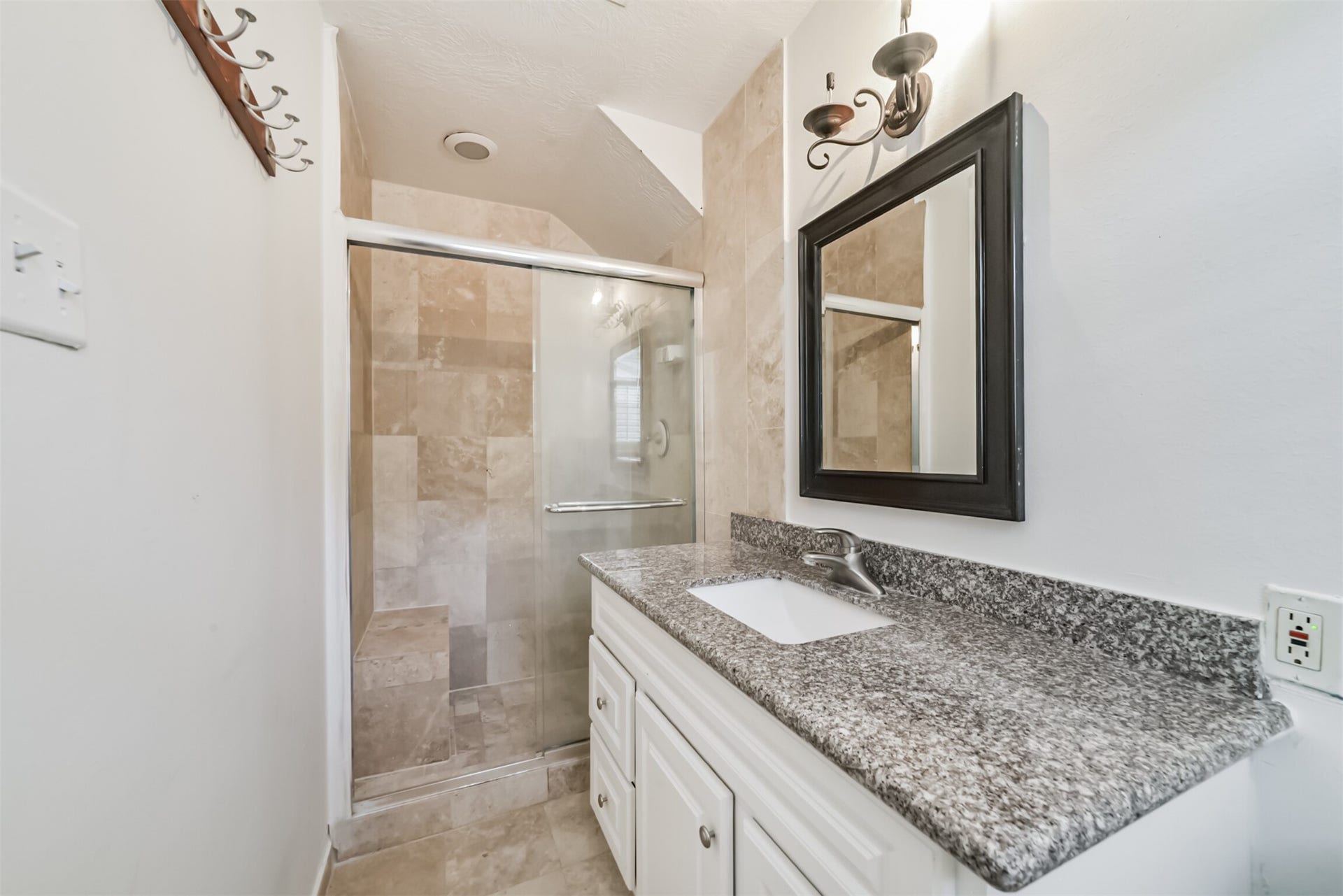 8711 Birdwood Road, Houston, TX 77074 8711 Birdwood Road, Houston, TX 77074