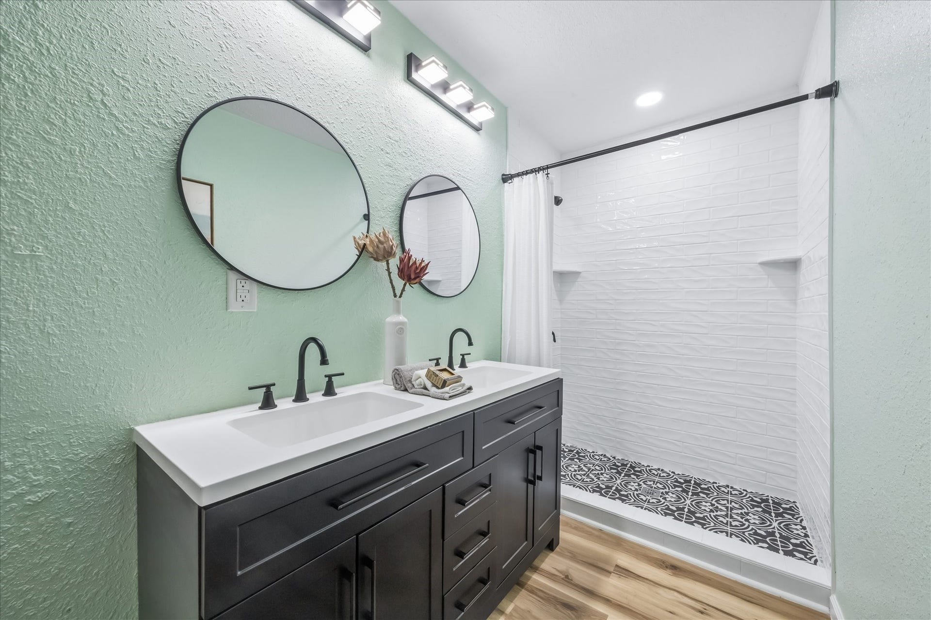 5122 Avenue L, Santa Fe, TX 77510 Primary bath with double sinks and an oversized walk-in shower.