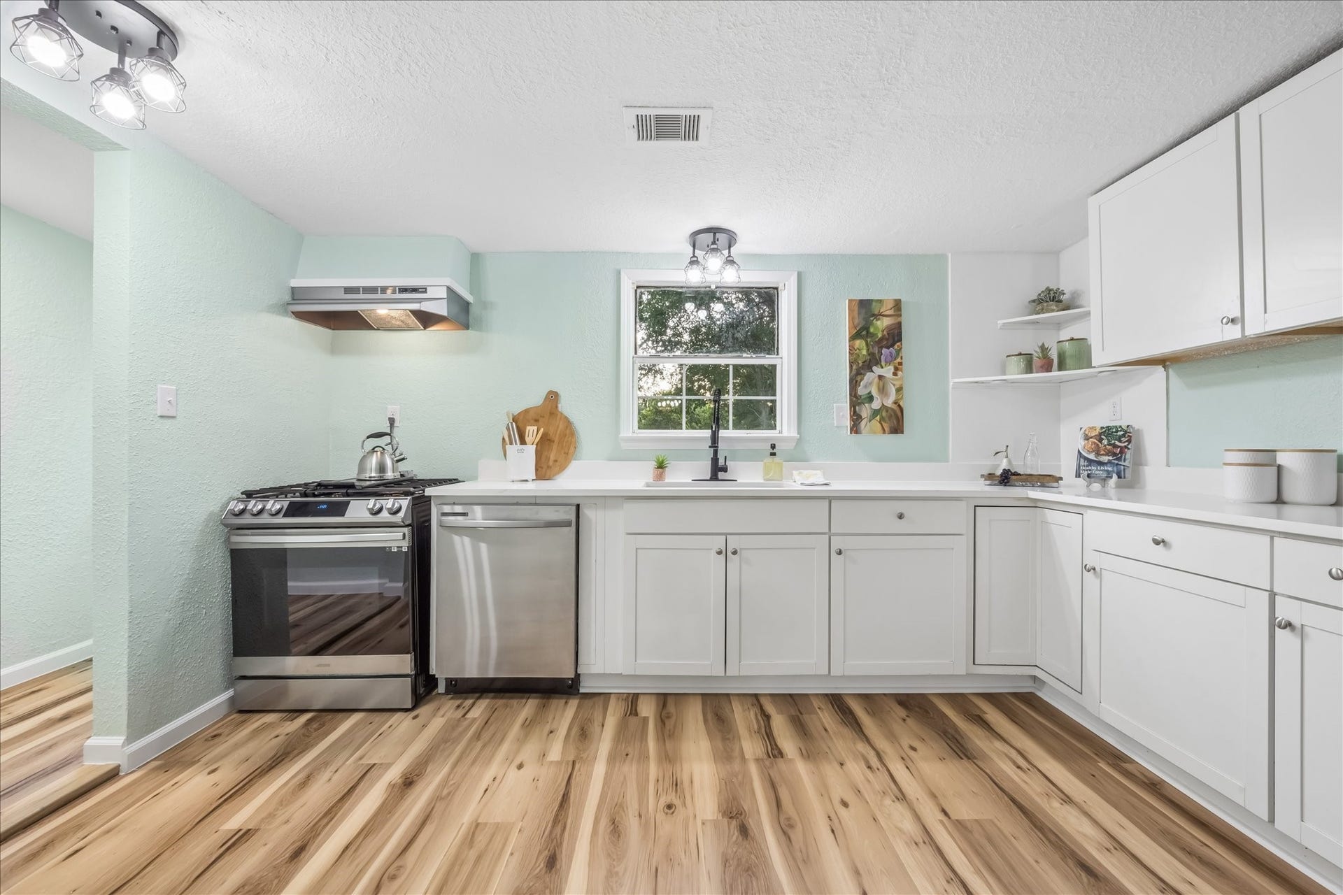 5122 Avenue L, Santa Fe, TX 77510 Remodeled kitchen with quartz countertops and stainless steel appliances.