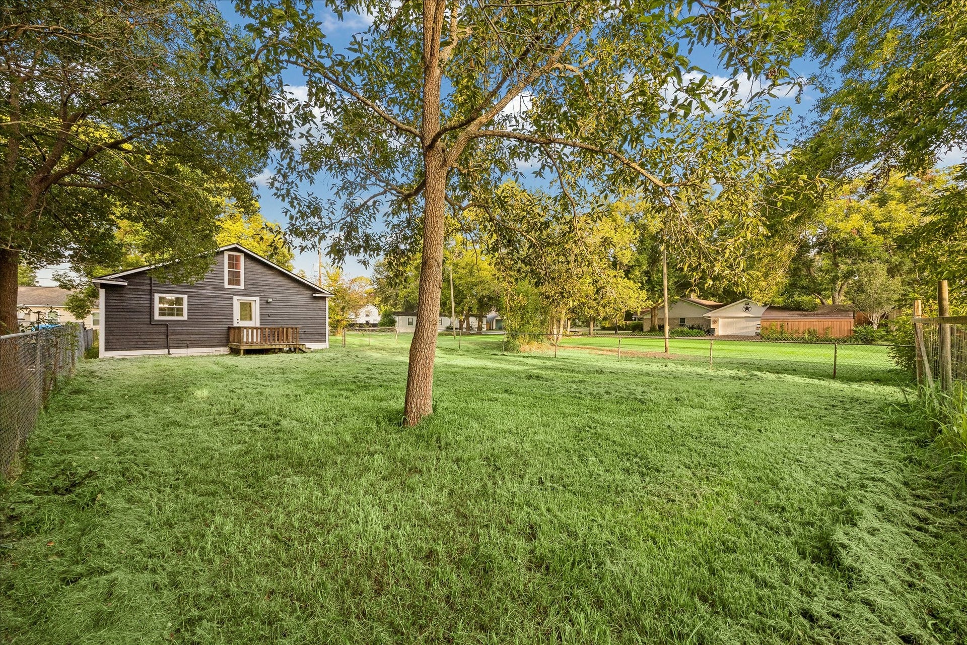 5122 Avenue L, Santa Fe, TX 77510 Mature trees frame the home and large yard.