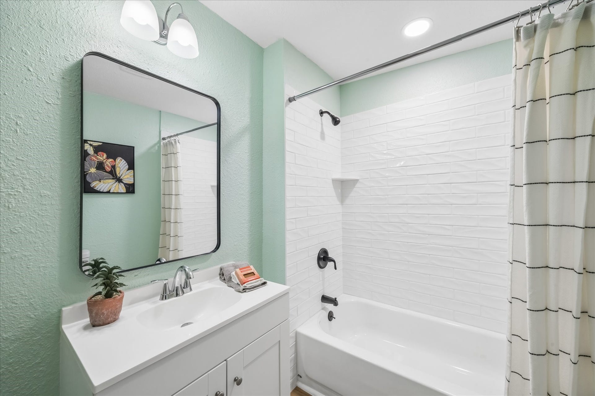 5122 Avenue L, Santa Fe, TX 77510 Updated full bath with clean, modern finishes.